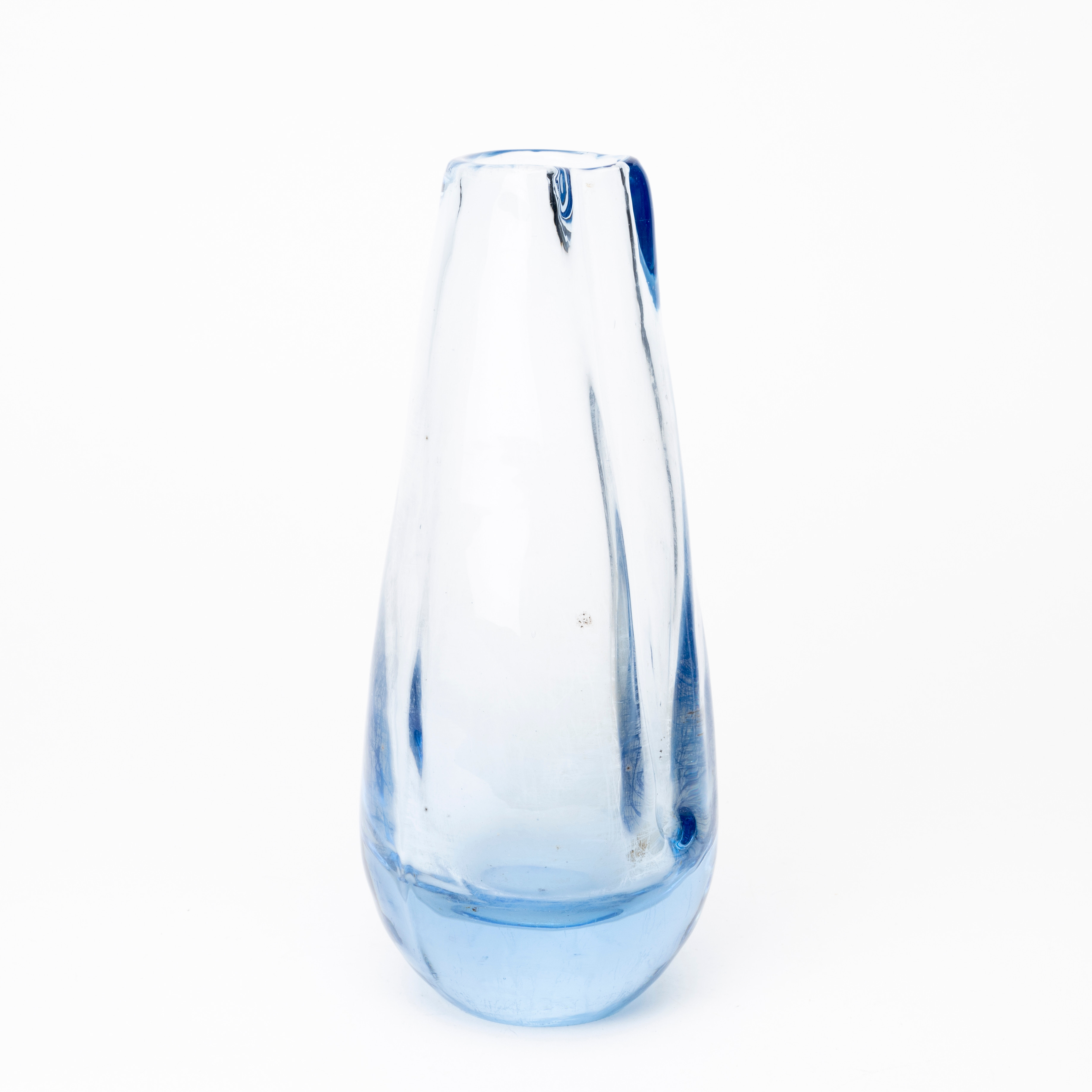 ARTTU BRUMMER. Vas, glas, signerad A. Brummer, Riihimäen Lasi, OY, Finland.