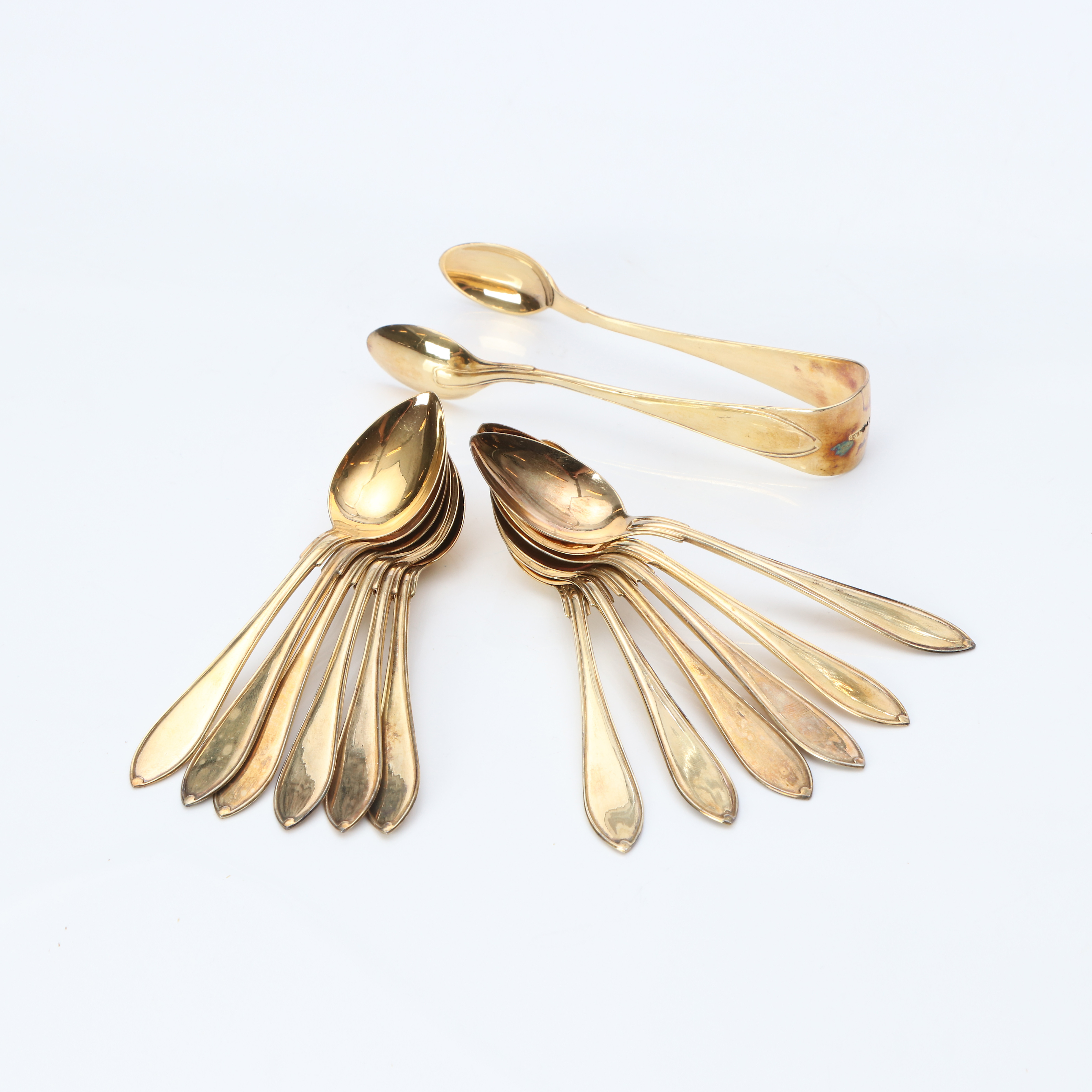 TESKEDAR, 12 ST SAMT KAKTÅNG. Förgyllt silver. Vikt ca 170 gram.