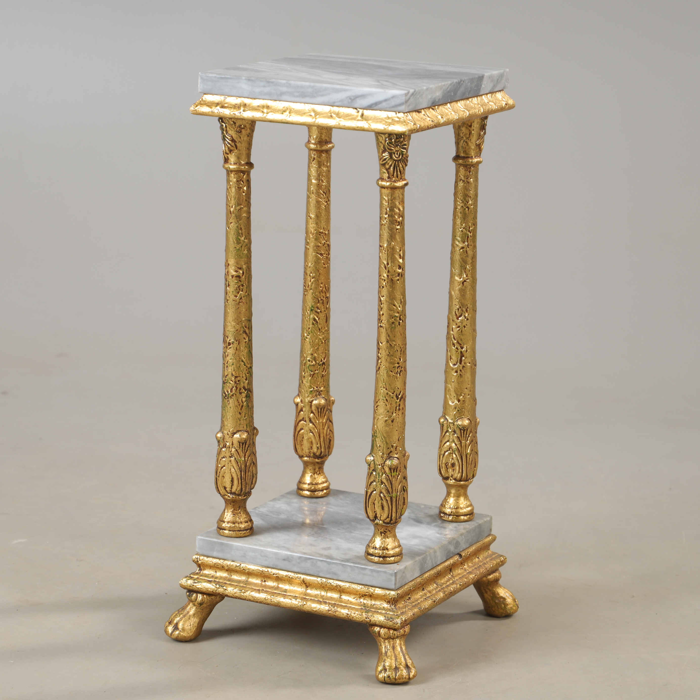 PIEDESTAL, förgylld med stenskiva, 1900-talets andra hälft.