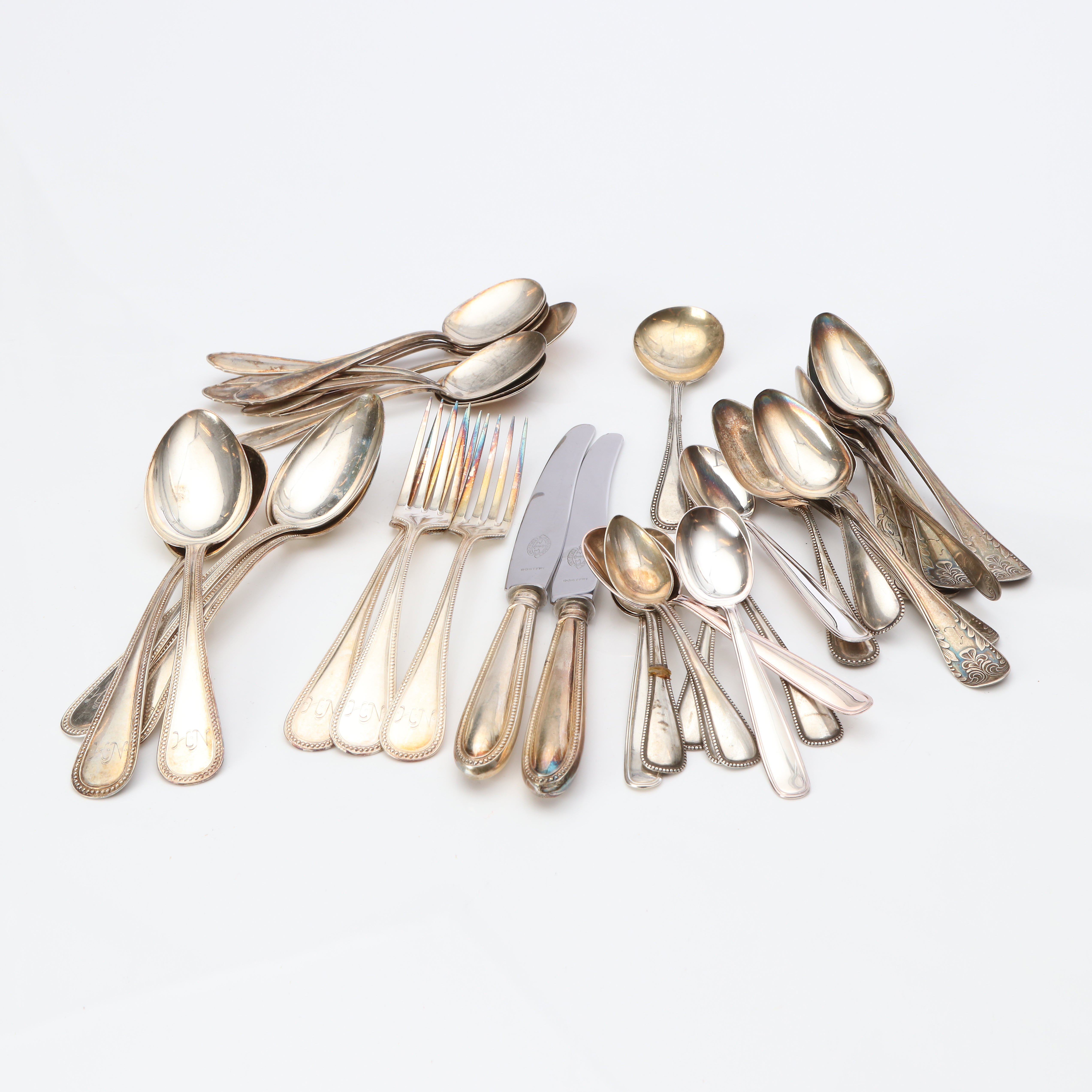 PARTI SILVERBESTICK, 37 ST. Vikt exklusive knivar ca 830 gram.