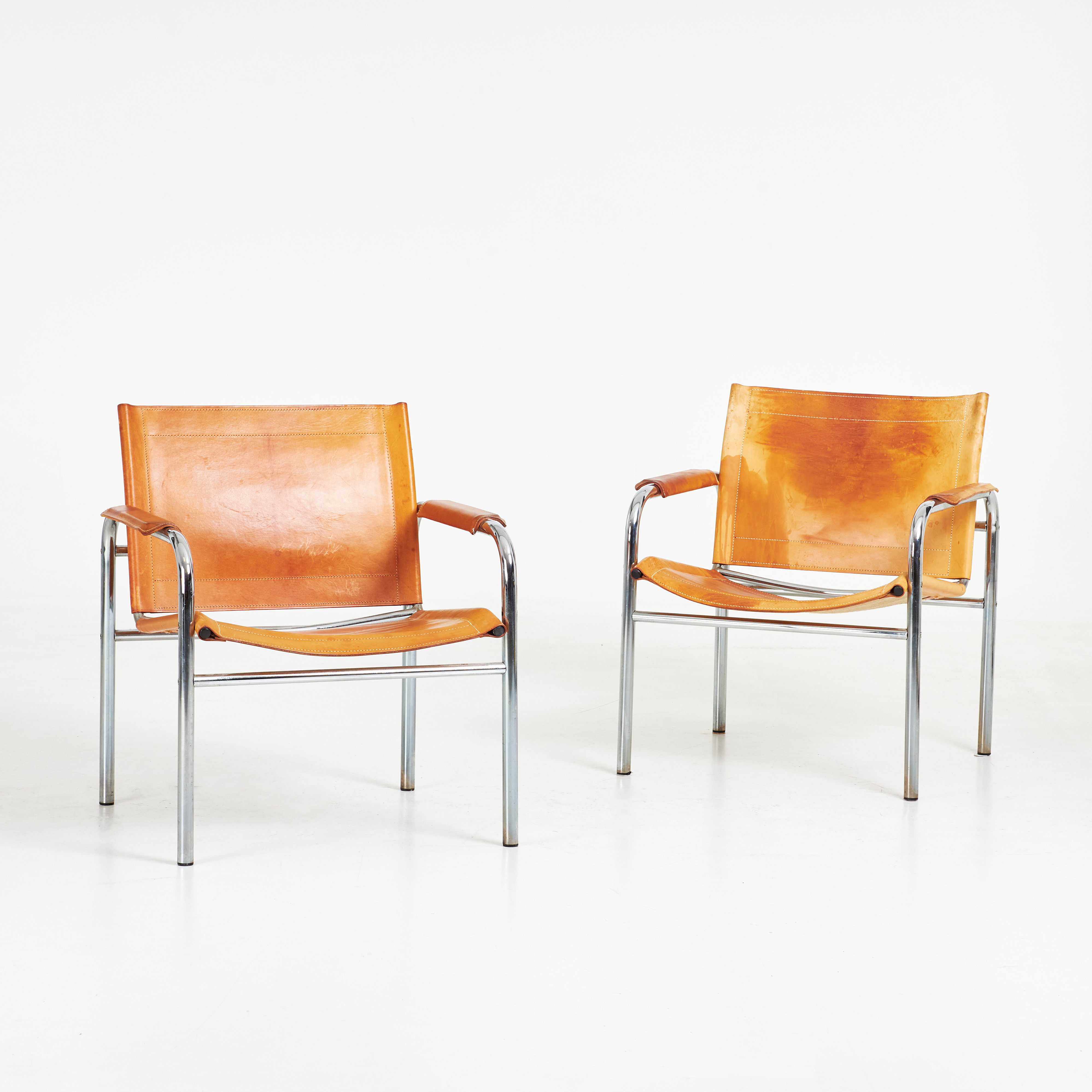 TORD BJÖRKLUND. "Klinte", ett par, fåtöljer, IKEA, kromad benställning, cognacsfärgat läder, under med linnecanvas.