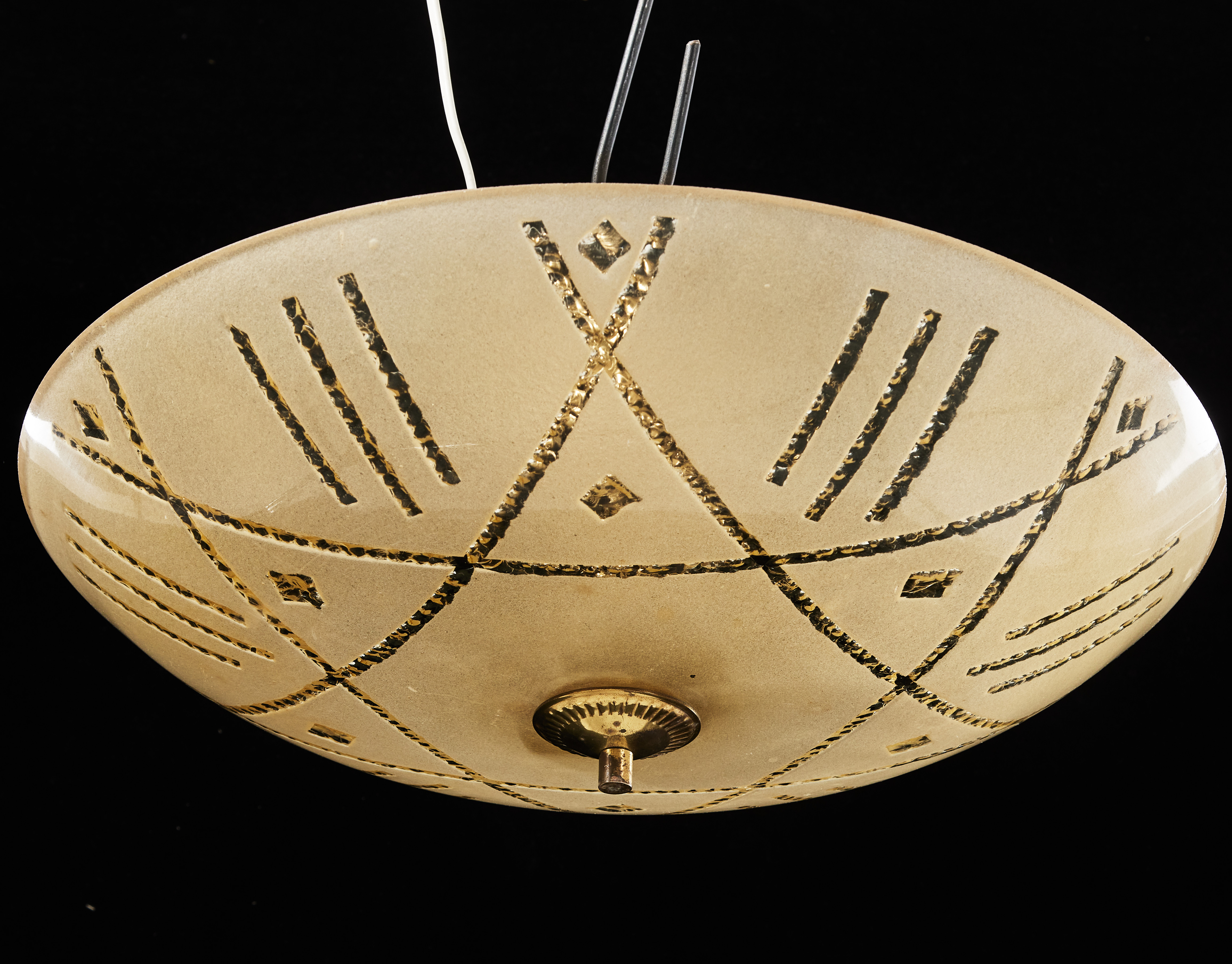 TAKLAMPA, 1940-tal, geometrisk dekor, delvis frostat råglas, två ljuspunkter.