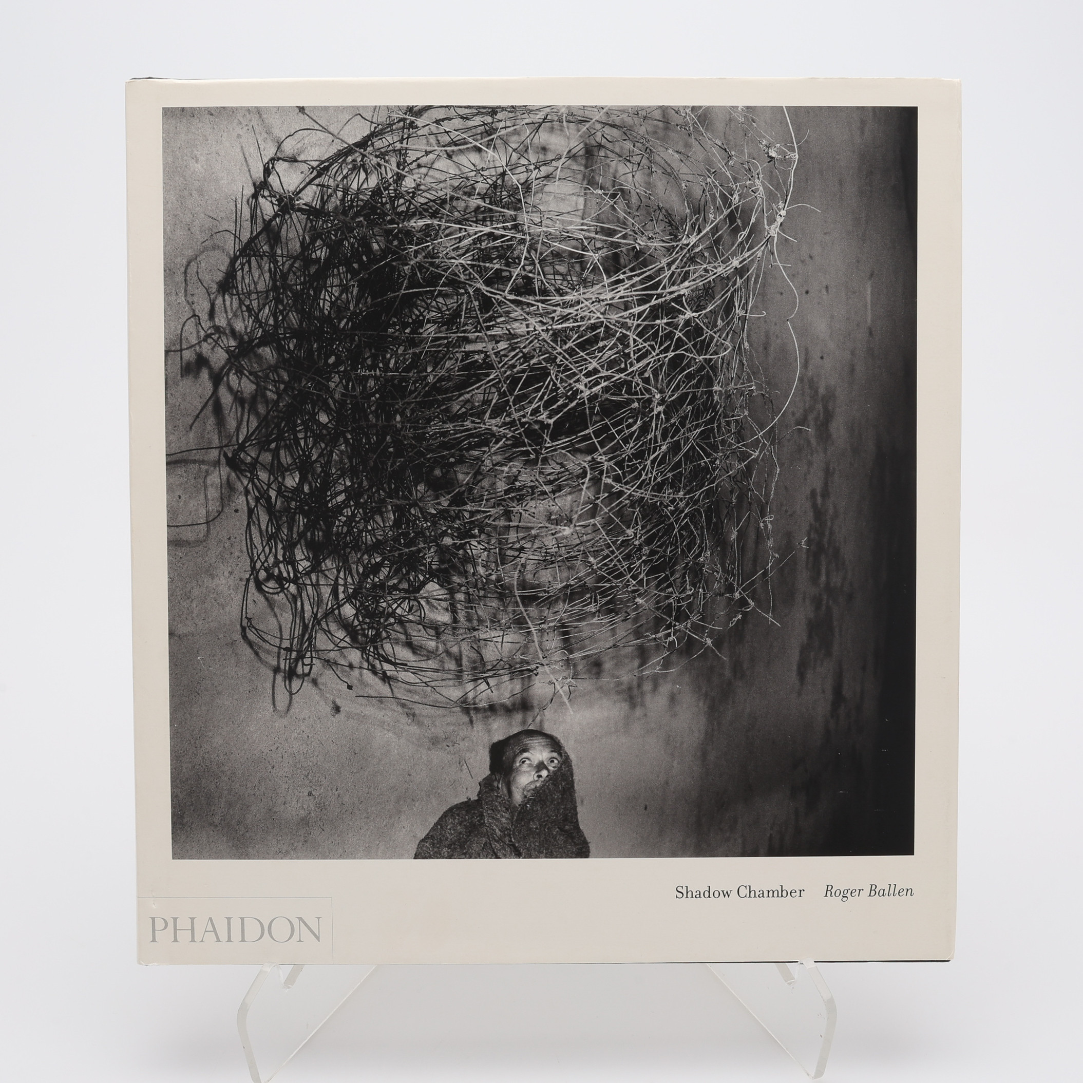 FOTO. DEN AMERIKANSKE FOTOGRAFEN ROGER BALLENS "SHADOW CHAMBER", 2007, SAMT HÄFTE - BÅDA MED DEDIKATION FRÅN ROGER BALLEN.