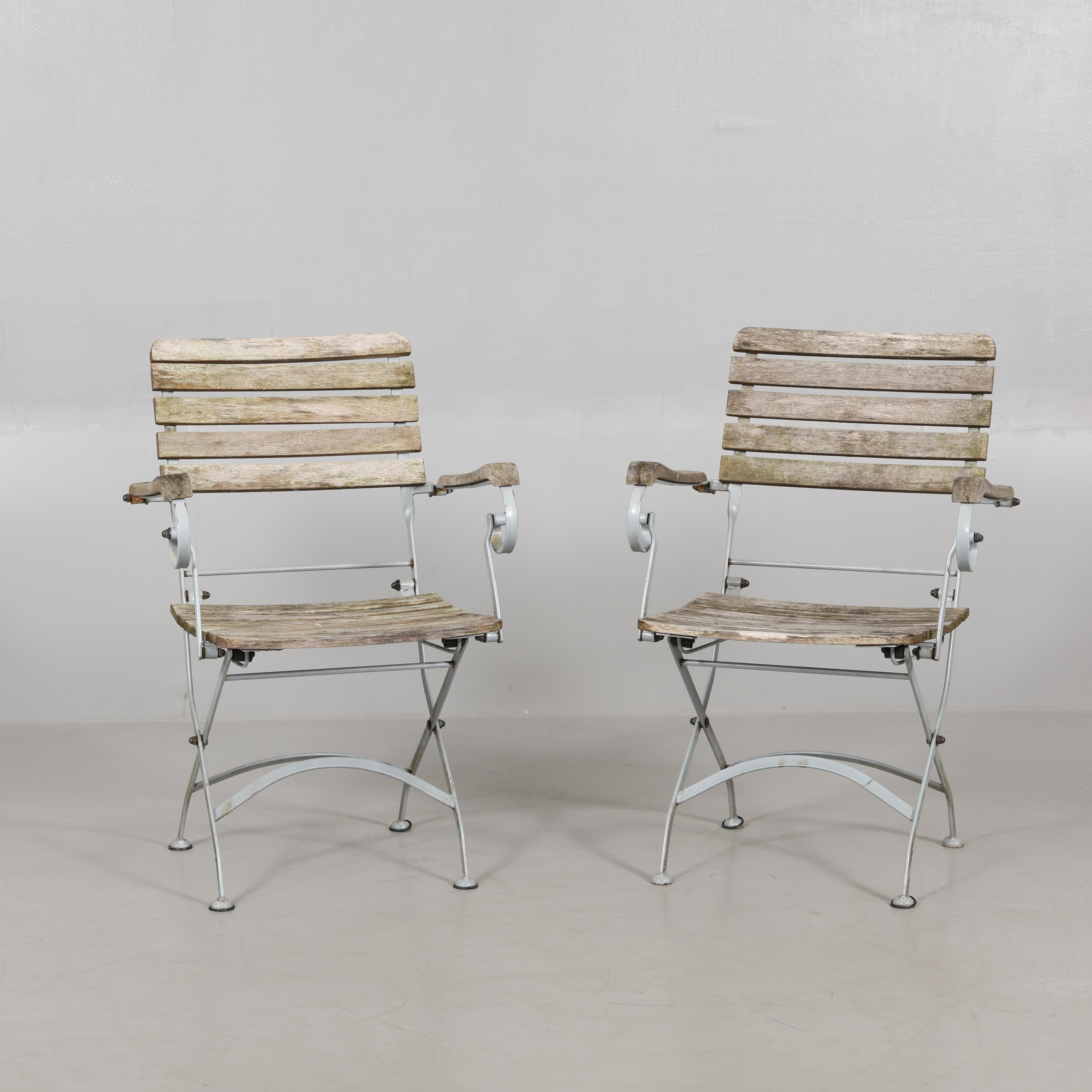 TRÄDGÅRDSSTOLAR med karm, 1 par, fällbara.