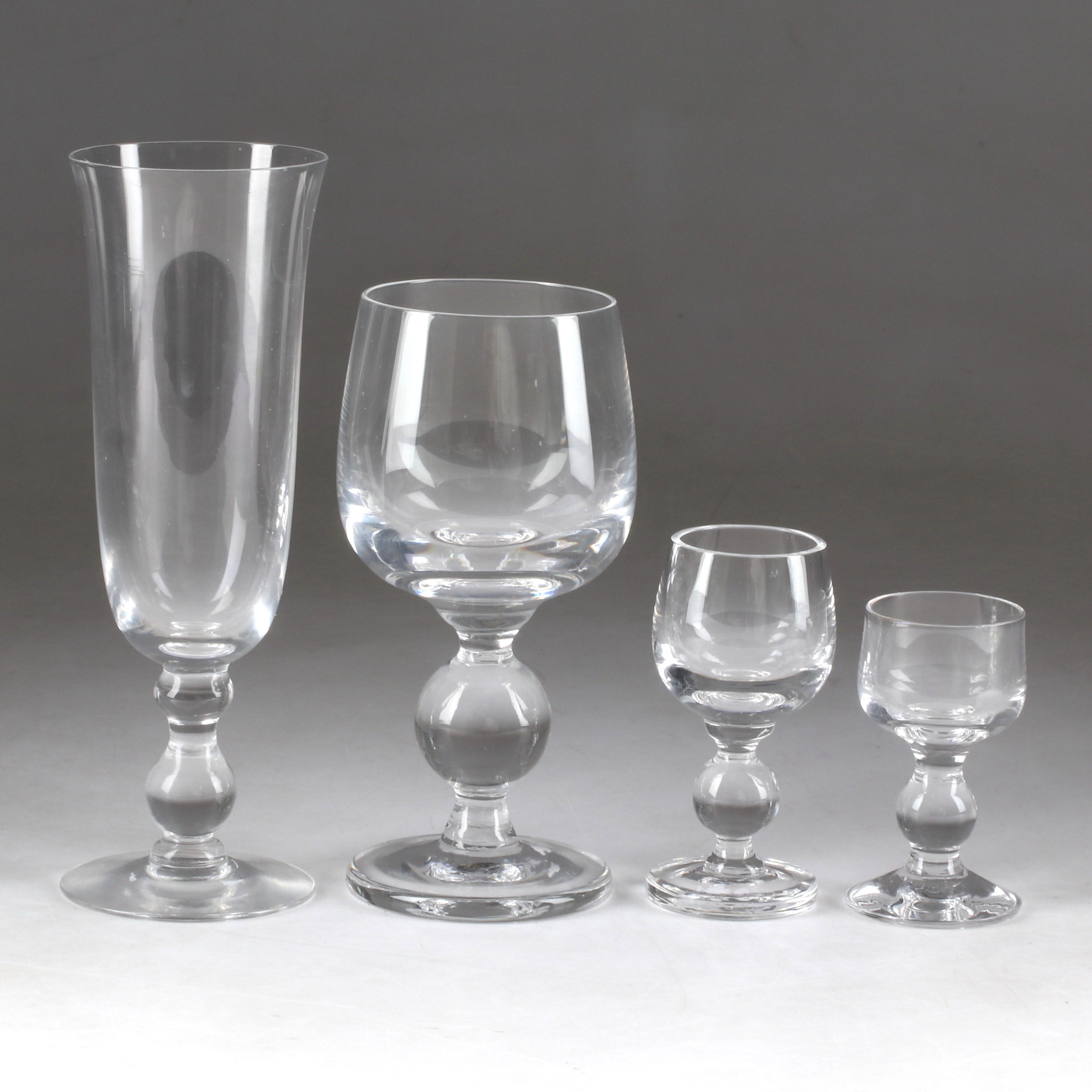 ERIK HÖGLUND. Glasservis, 31 delar, modell H 40, Boda, 1900-tal.