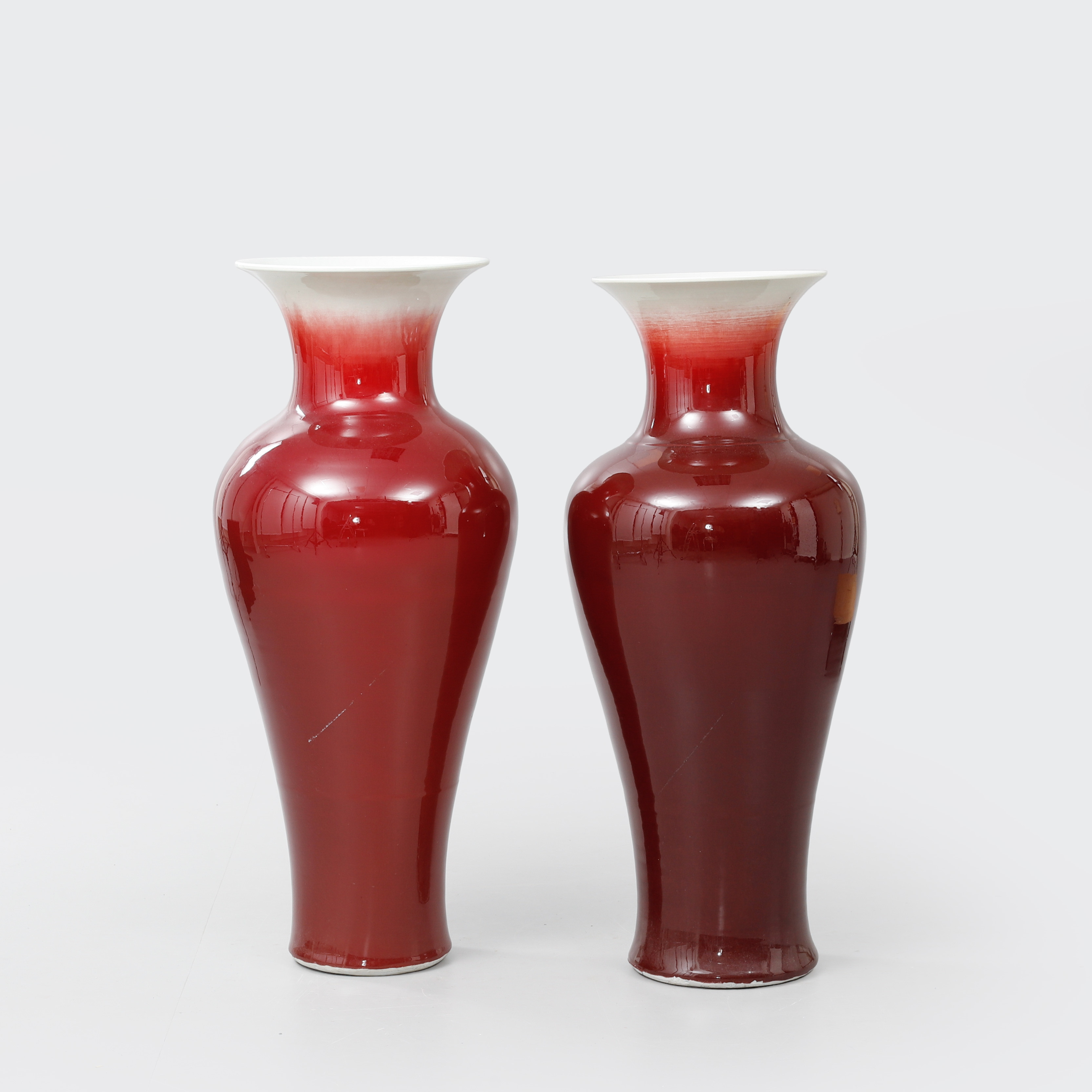 GOVLURNOR, ett par, porslin, Kina, 1900-talets andra hälft.