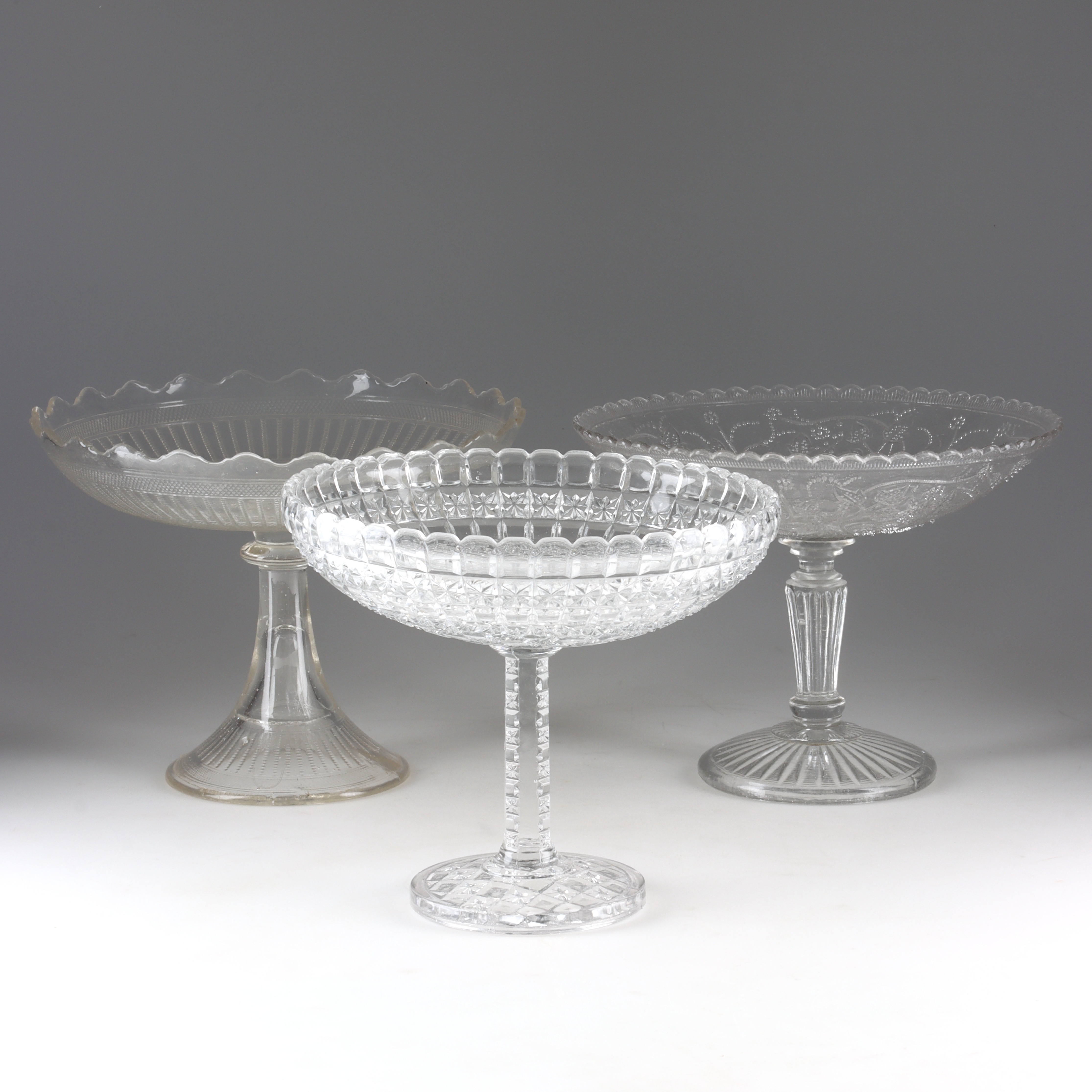 KAKFAT/FRUKTFAT på FOT, 3 st, pressglas. 1900-tal.