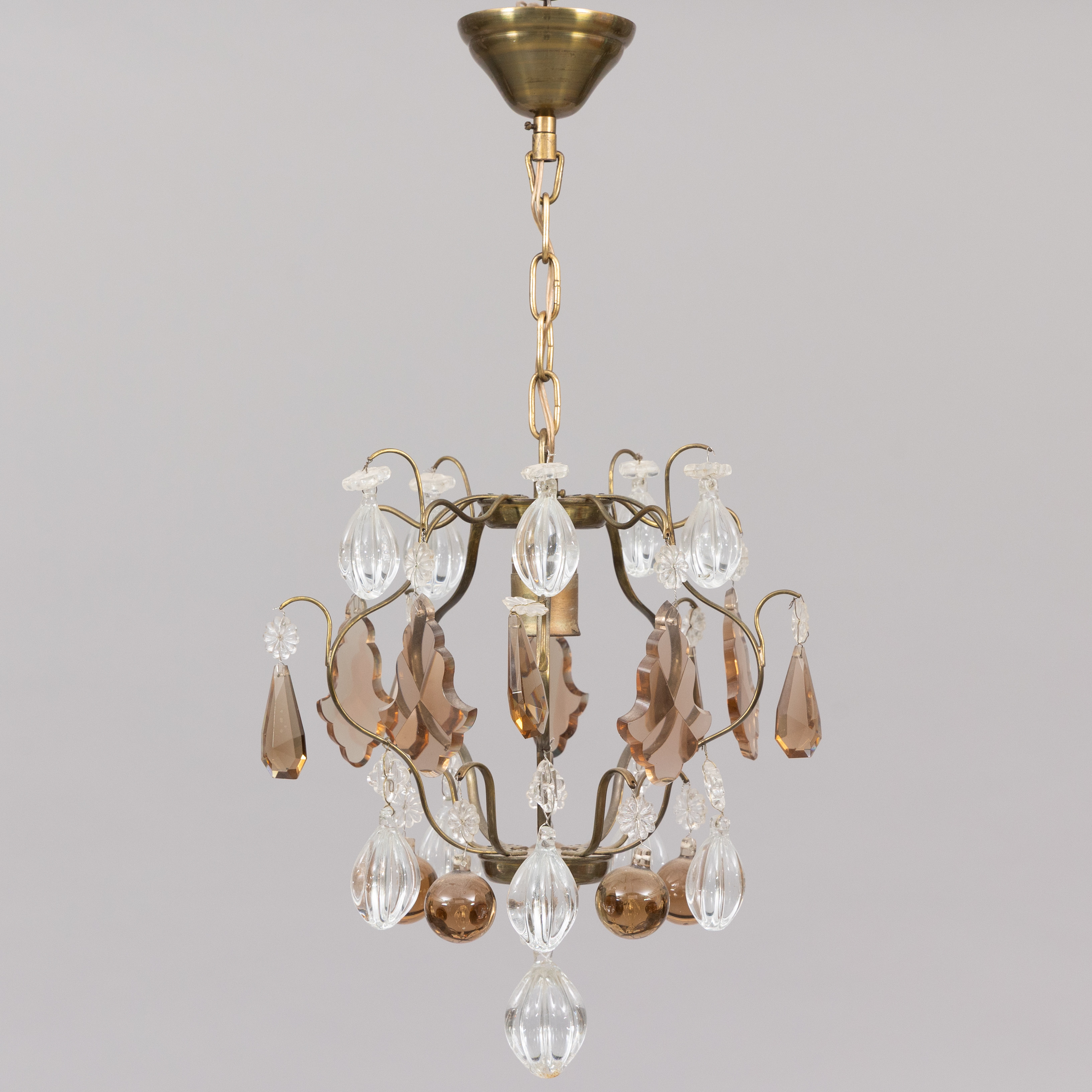 LJUSKRONA, rökfärgade och glasklara prismor, 1900-talets andra hälft.