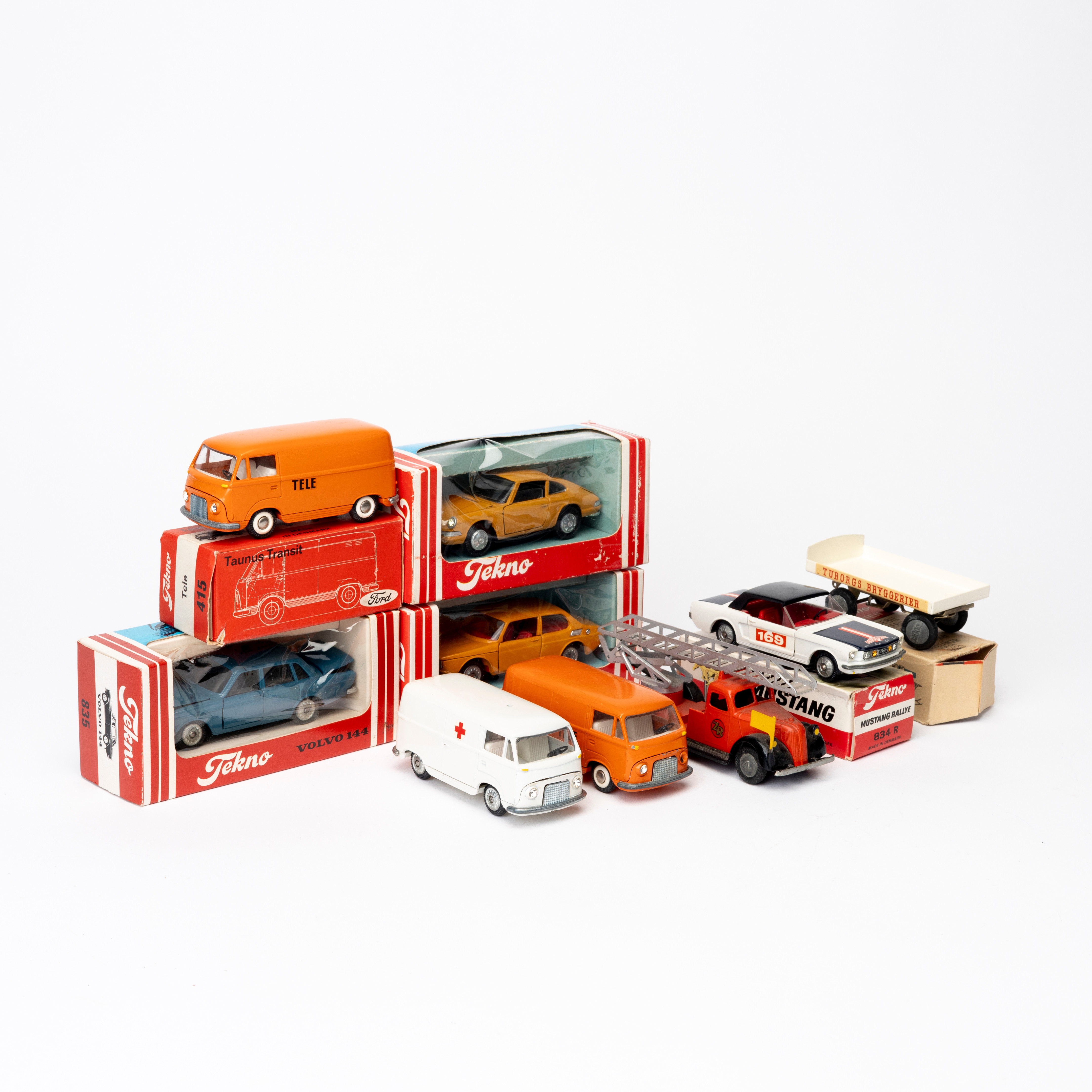 TEKNO, 9 delar, modellbilar nr 415, 833, 835, 837, 935 samt kranbil, och 1 st påhängsvagn, Danmark.