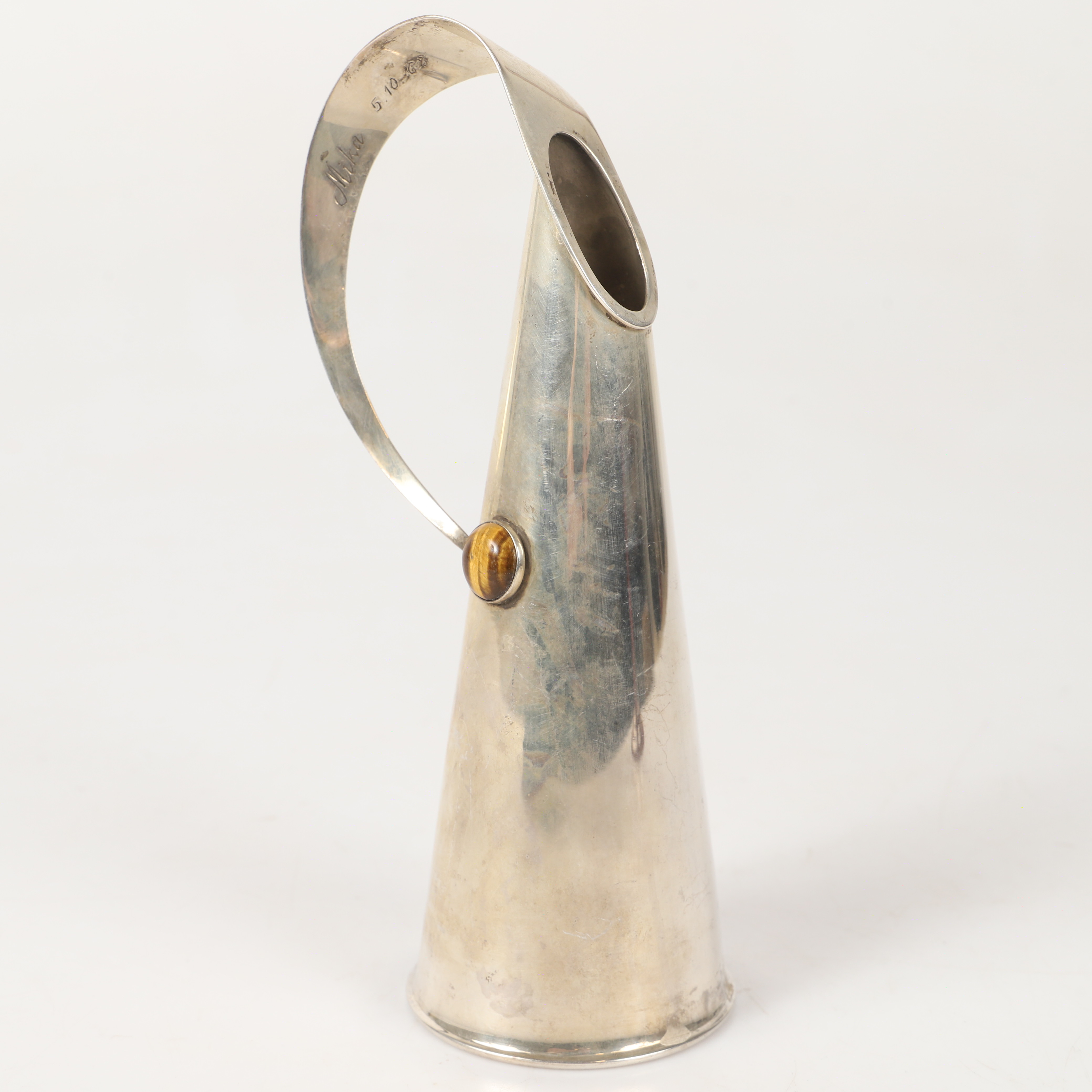 VAS MED HÄNKEL, silver med cabochonslipad tigeröga, Åbo, Finland, 1962.