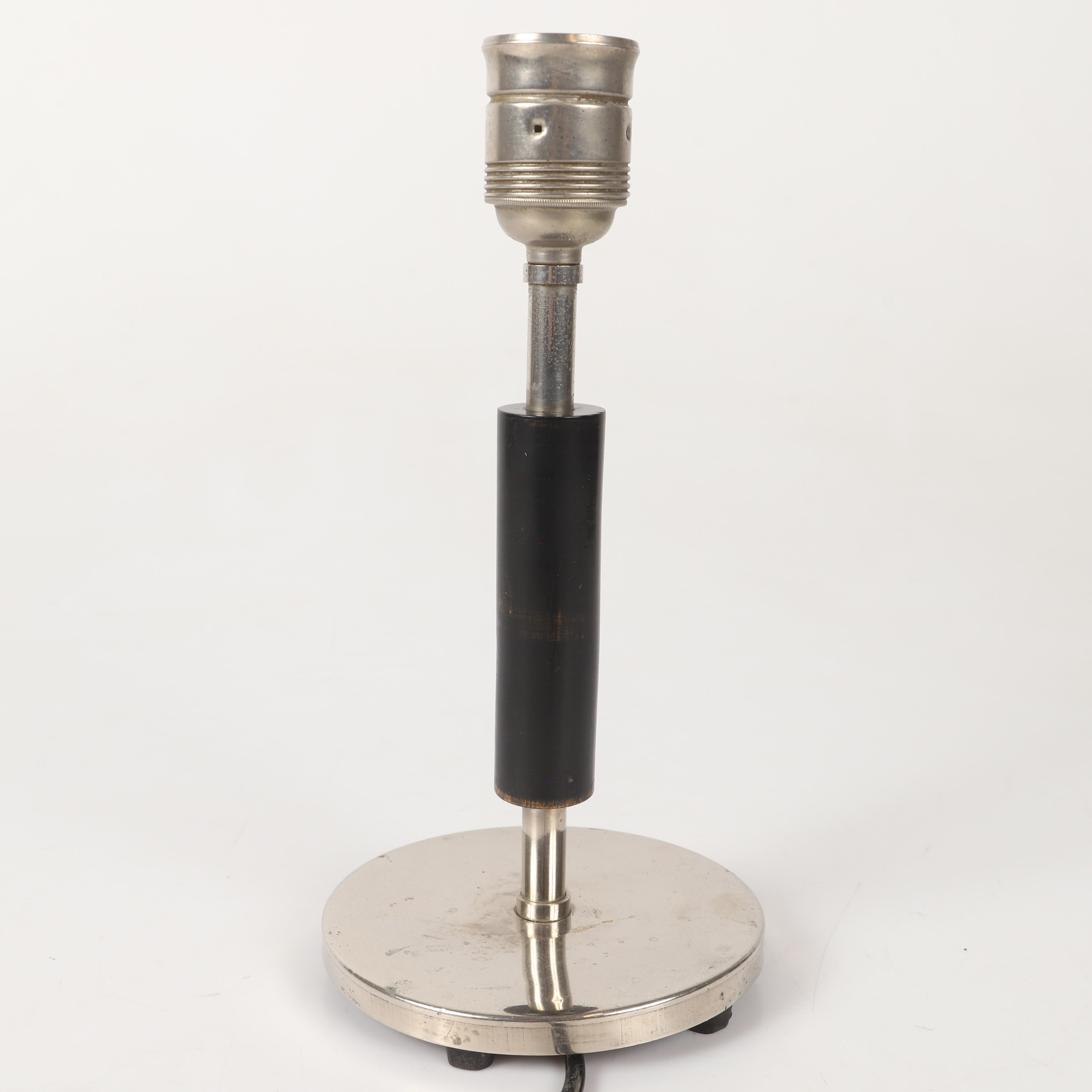 BORDSLAMPA, vitmetall/målat trä, Art deco-stil.