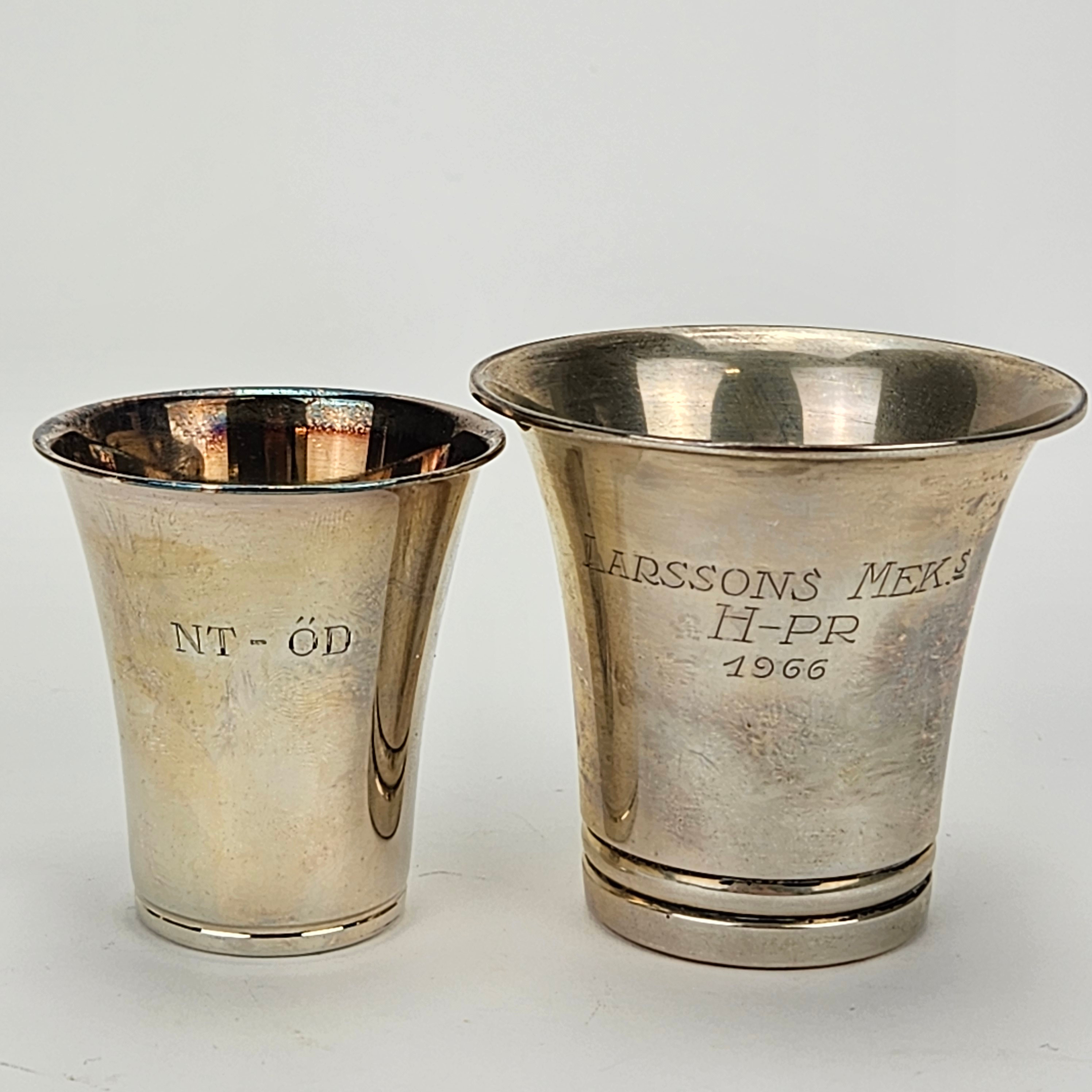 BÄGARE, 2 st, silver, 1900-tal, vikt ca. 81 gram.