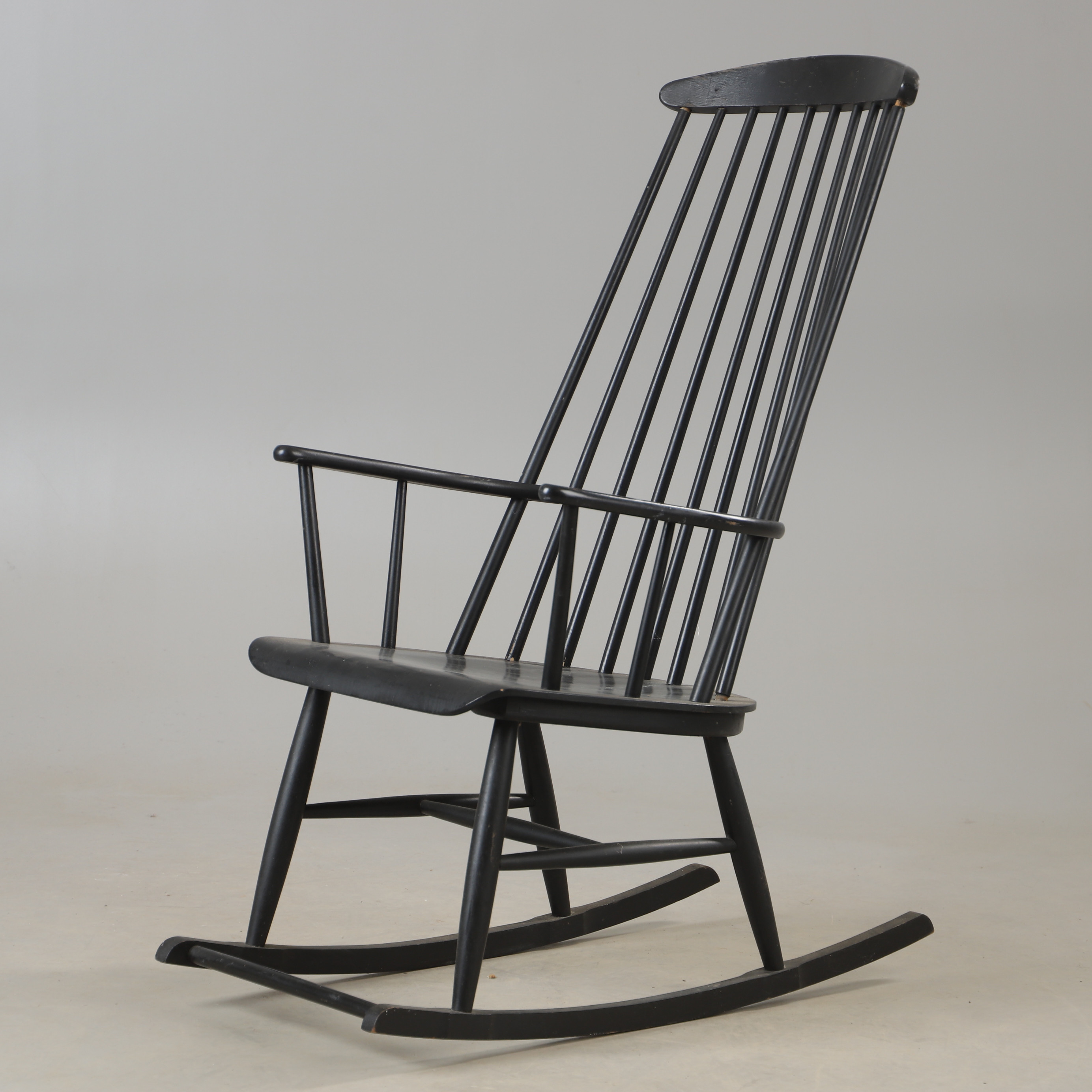 GUNGSTOL, svartmålat, 1900-talets mitt.