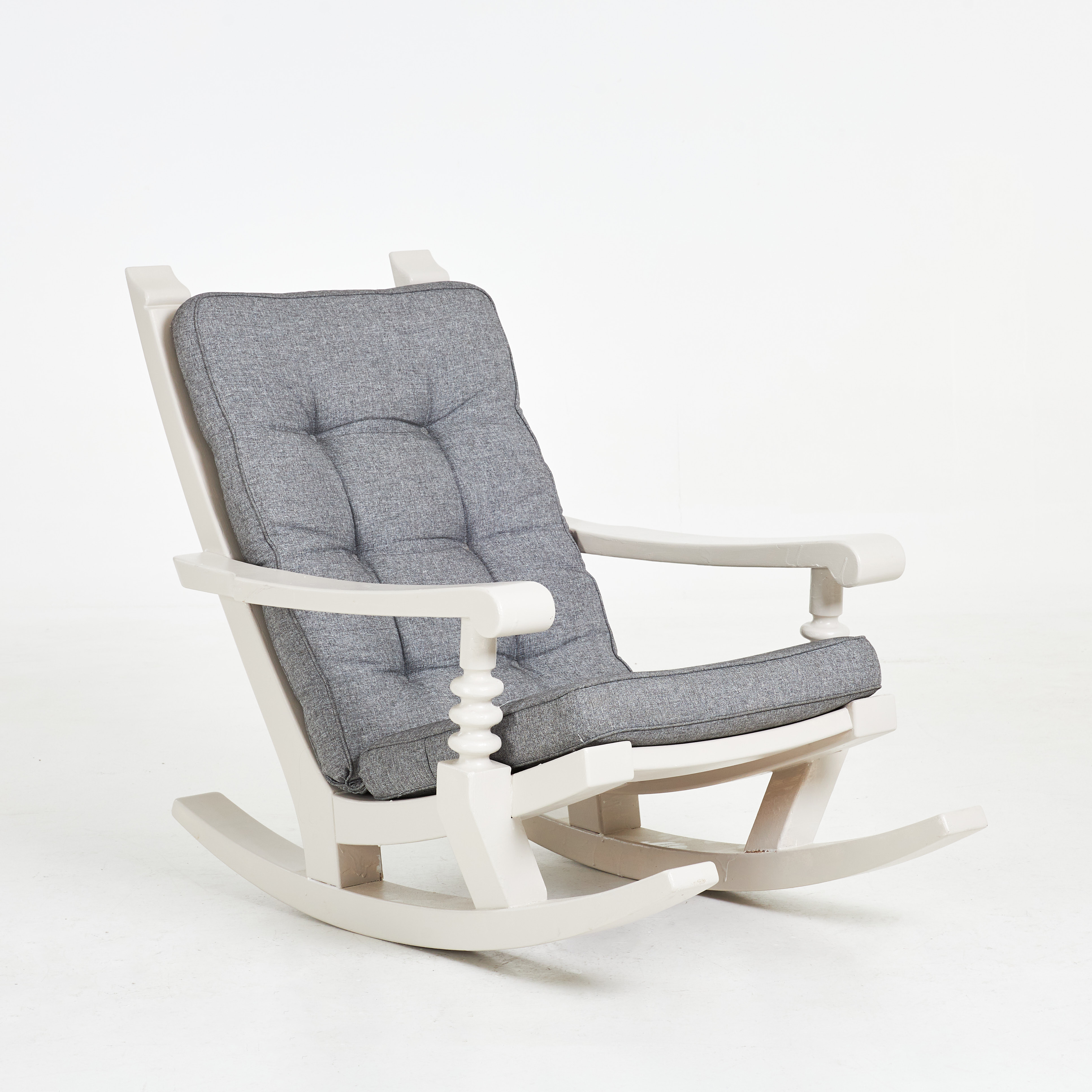 SVEN OCH CHRISTER LARSSON. Möbel-Shop, furu, senare bemålad, grå textil.