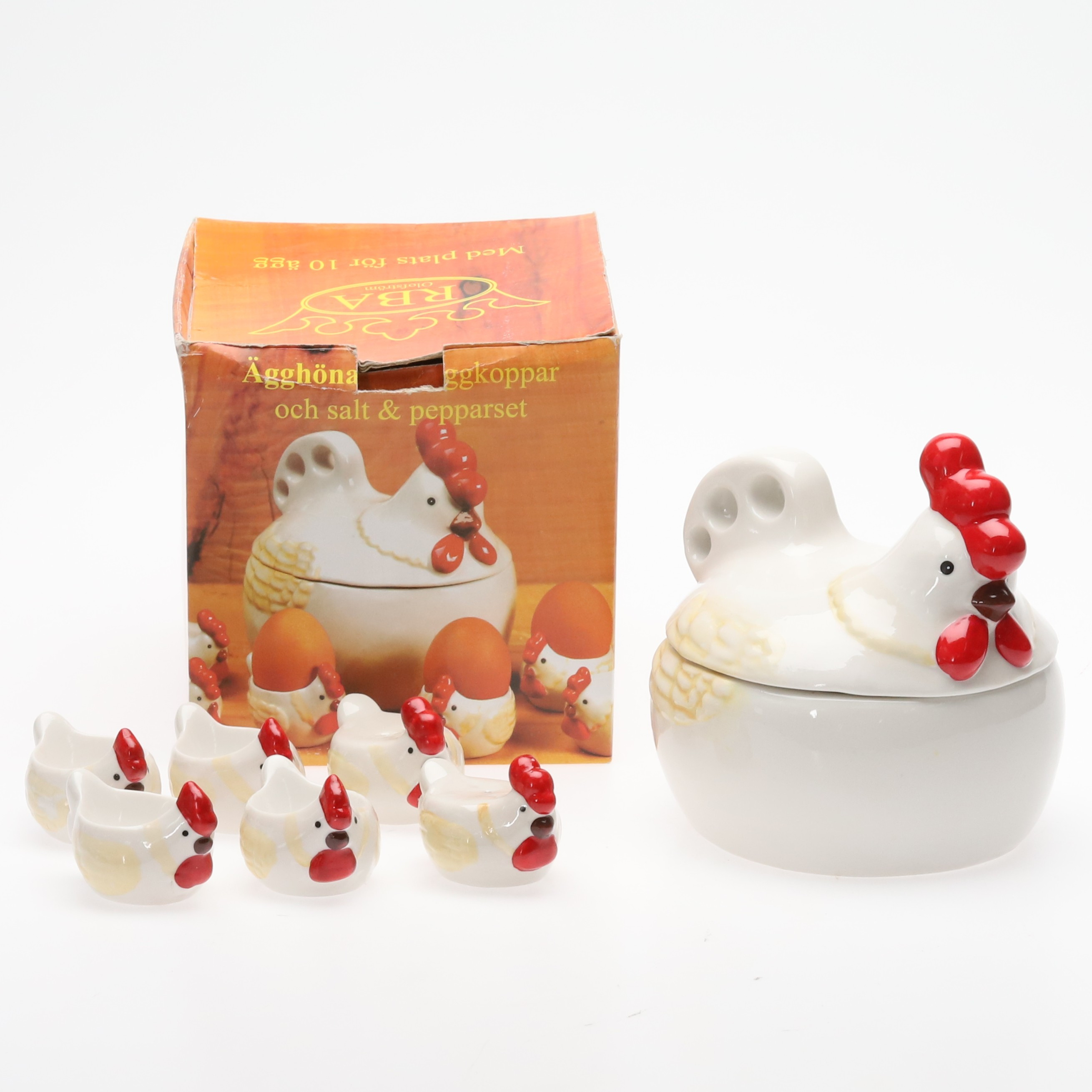 ÄGGHÖNA. MED 4 ÄGGKOPPAR SAMT SALT OCH PEPPARSET. OLOFSTRÖ RBA.