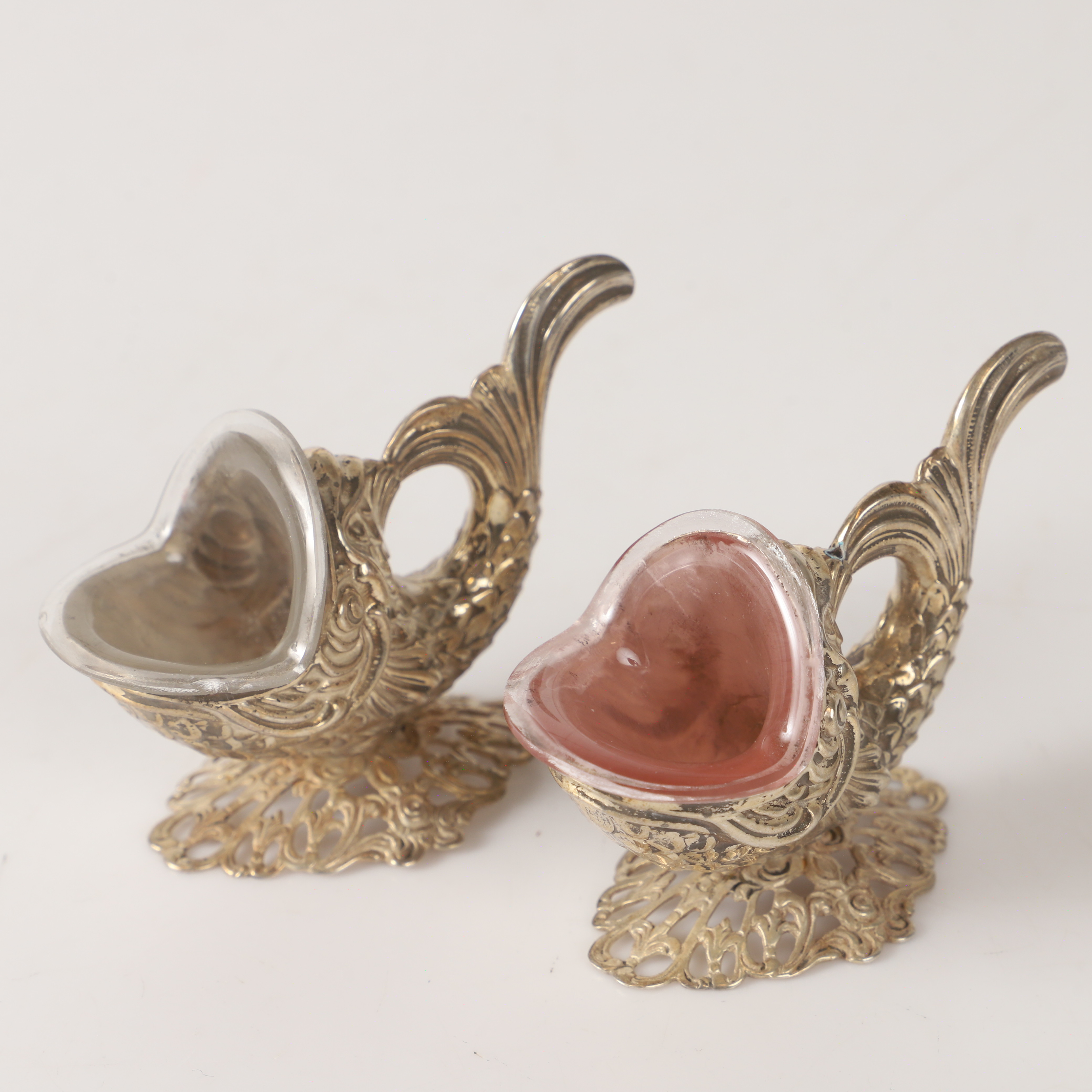 SALTKAR, 1 par, silver med glasinsatser I form av fiskar.