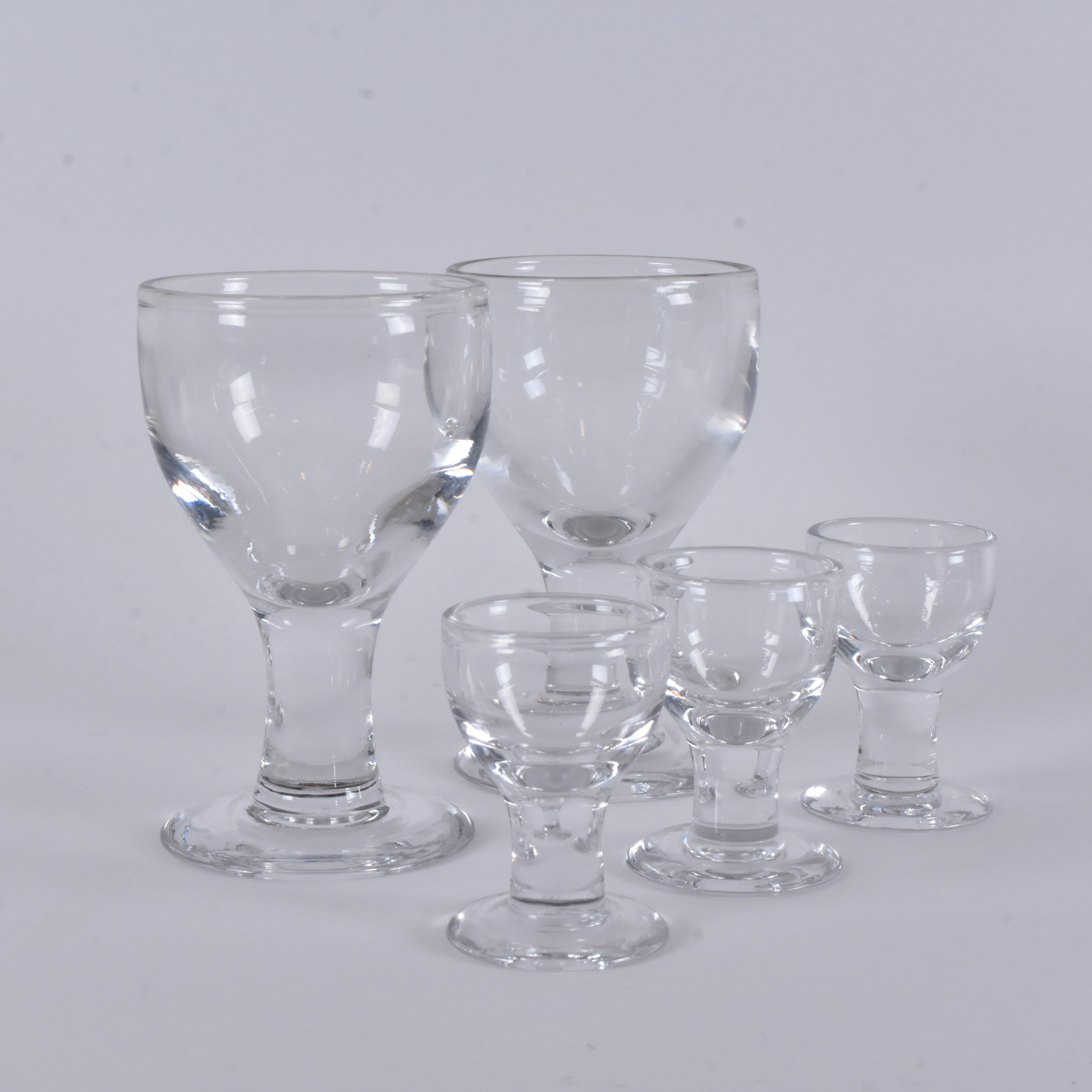 SIGNE PERSSON-MELIN. snaps- samt ölglas, 3 + 2 st, Kosta Boda "Ruben".