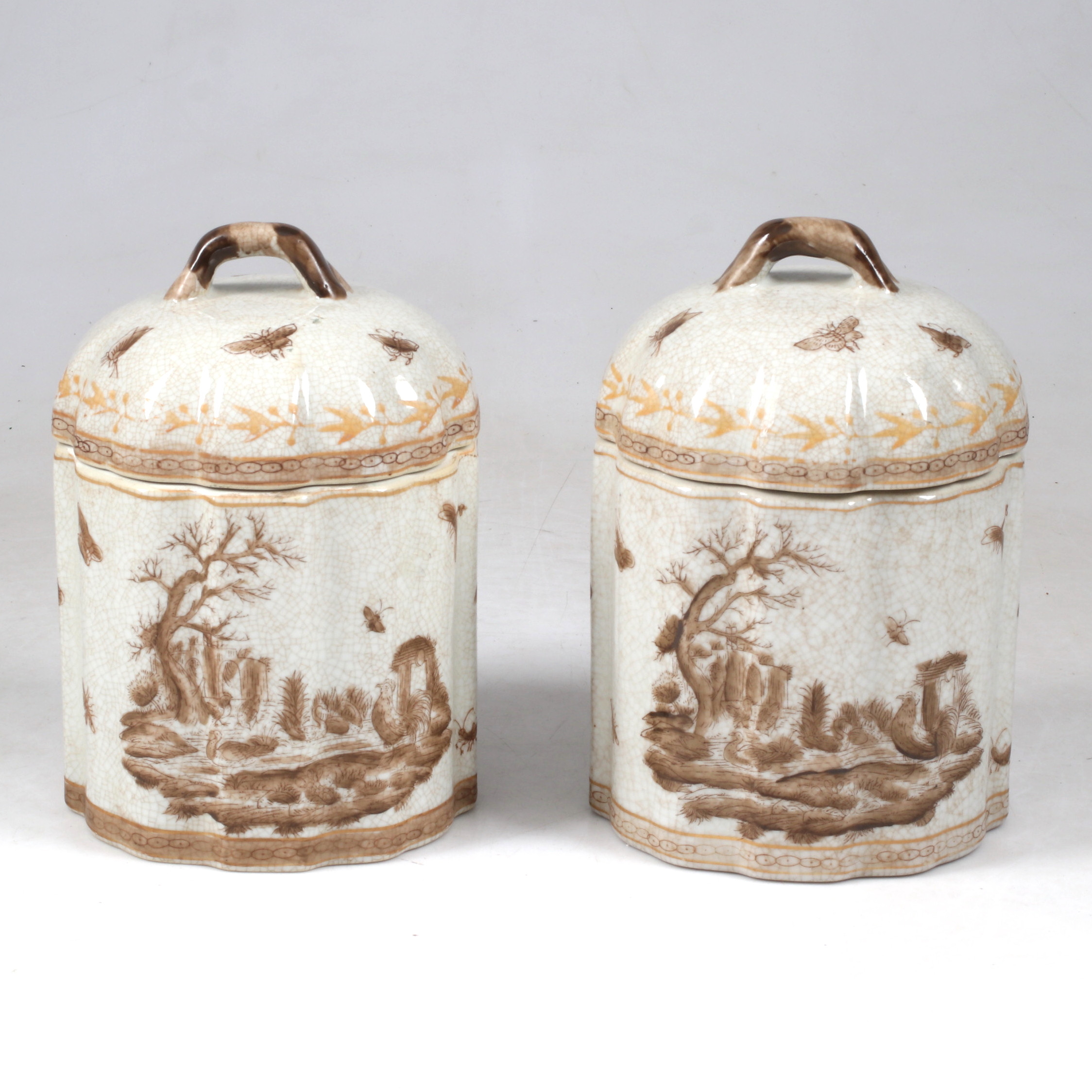 BURKAR med lock 2 st, porslin, Asien, 1900-tal.