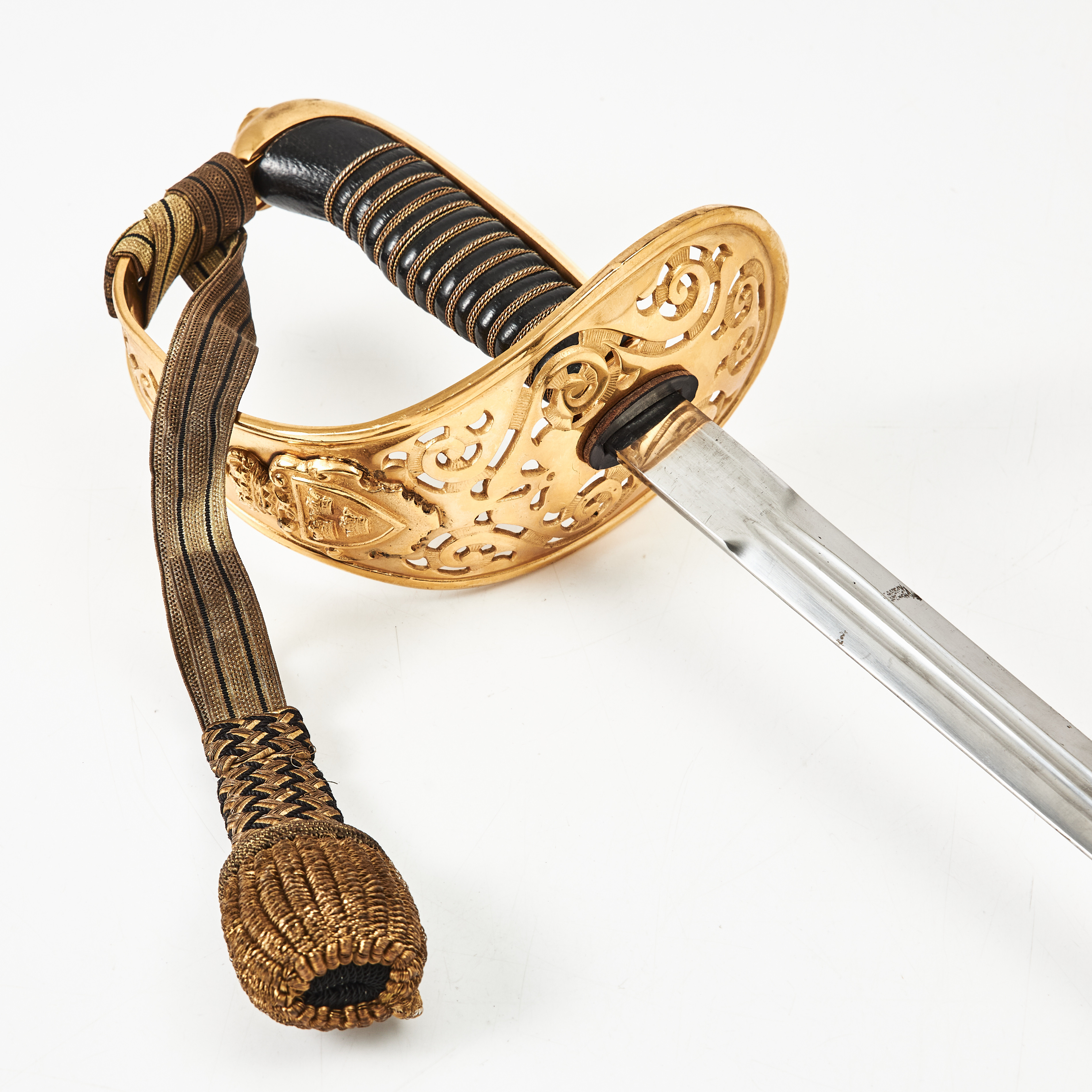 SABEL, svensk, m/1893, för kavalleriofficer, svärtad stålbalja, portepé m/1797.