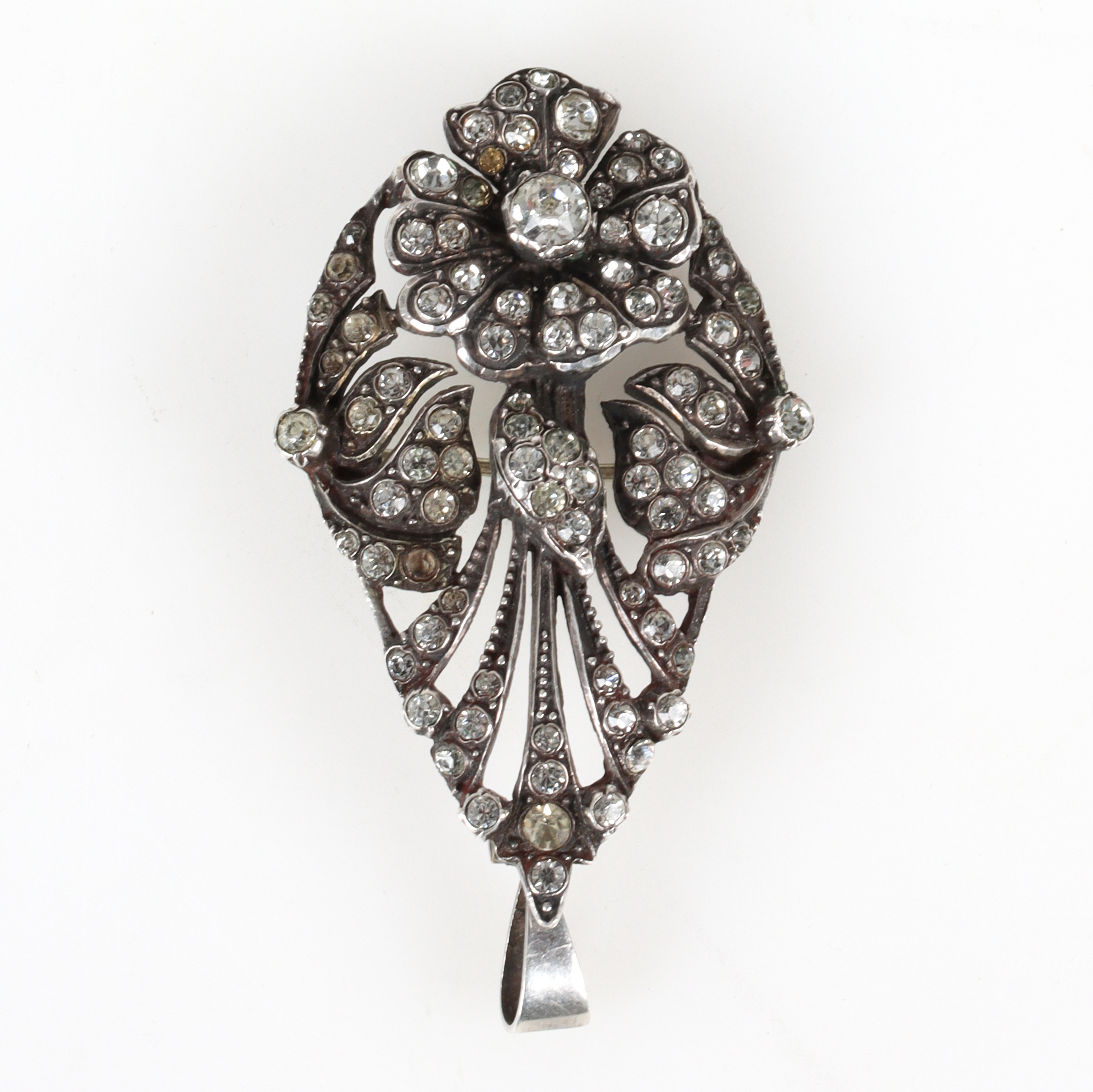 (6C28) BROSCH/HÄNGE, silver, med bergskristaller. 1900-tal.