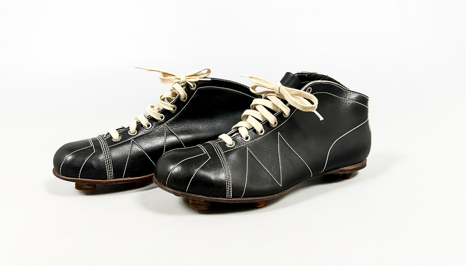 FOTBOLLSKOR, läder, 1900-talets mitt.