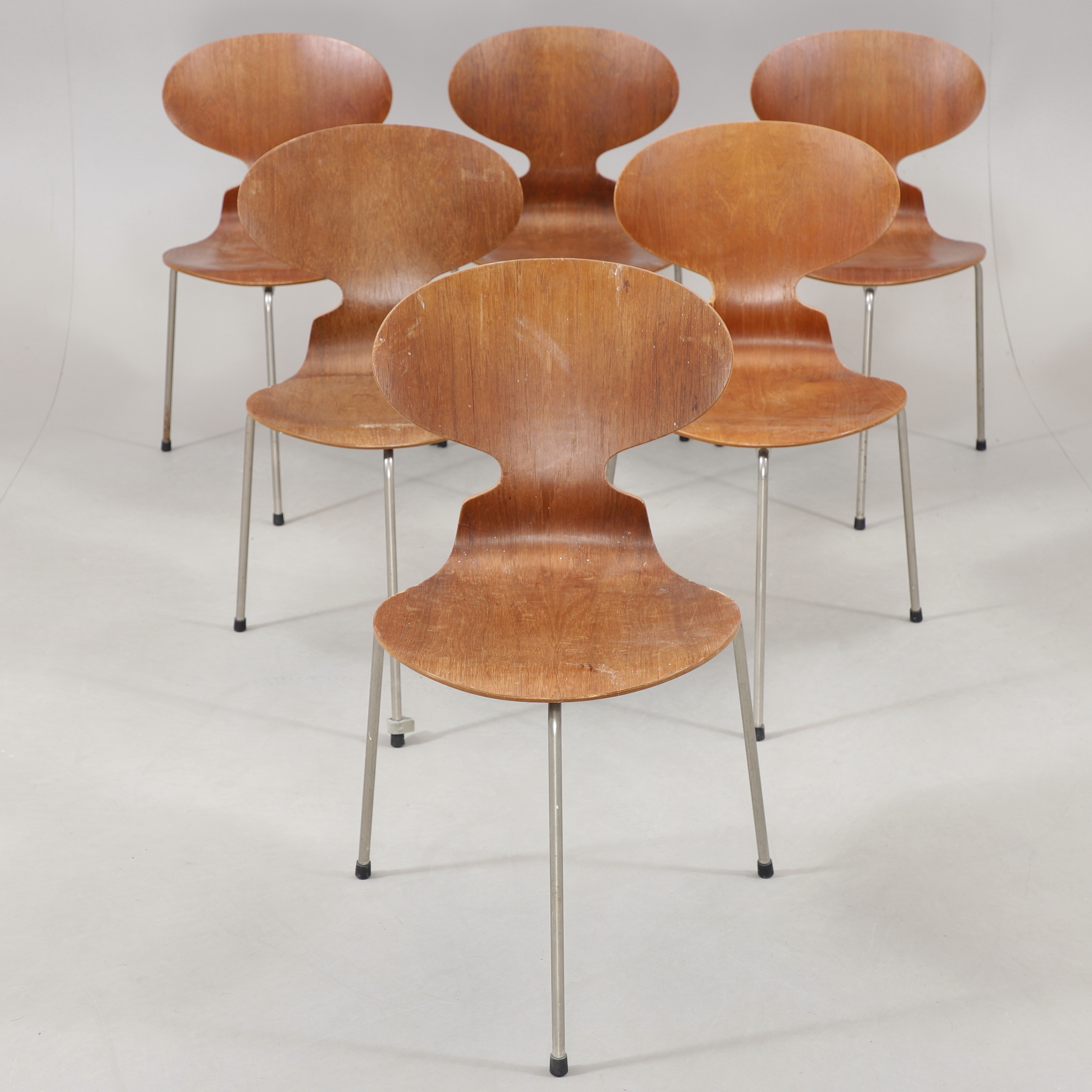 ARNE JACOBSEN. Stolar, 6 st, "Myran", teak, Fritz Hansen, Danmark, omkring 1958.