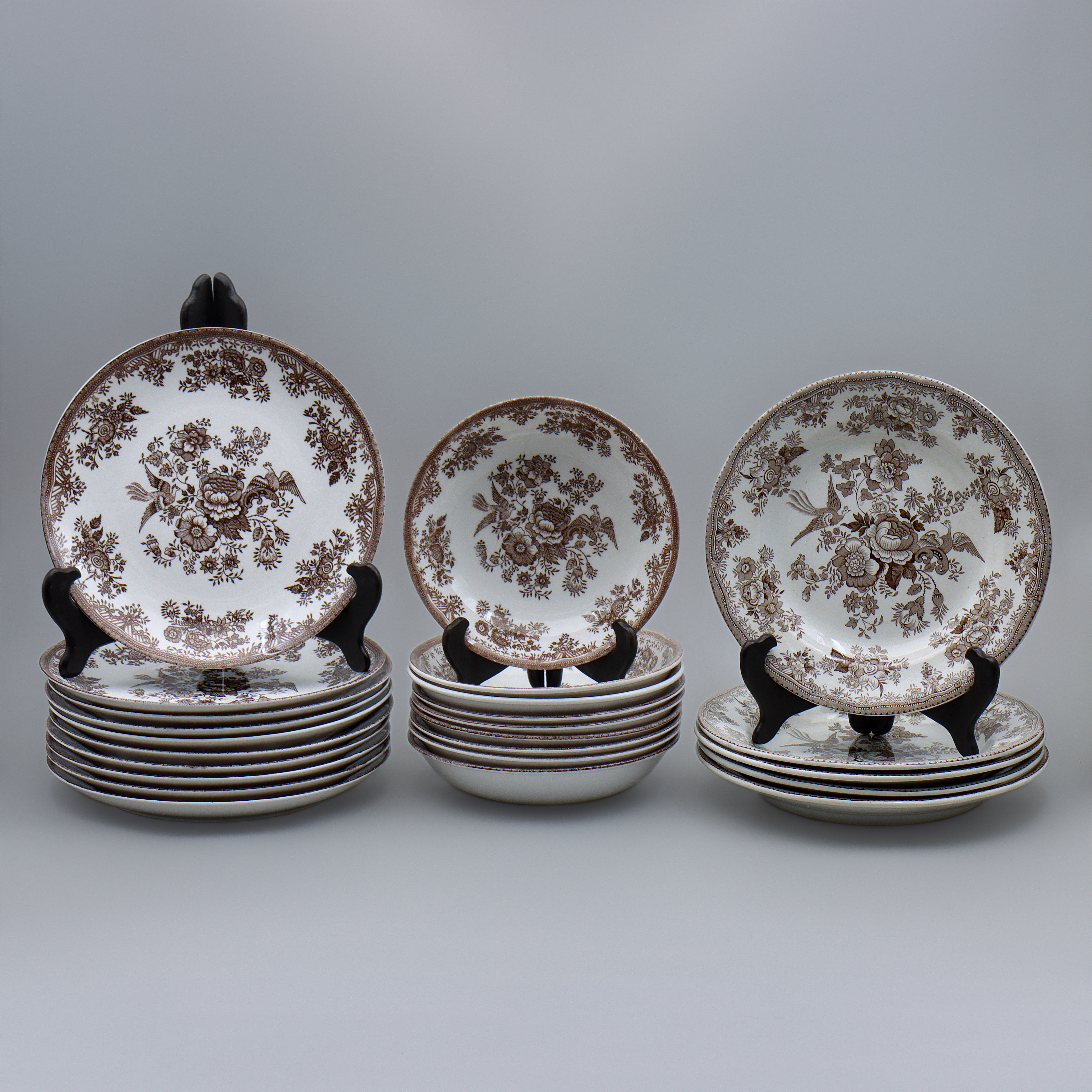 MATTALLRIKAR, DJUPA TALLRIKAR, EFTERRÄTTSSKÅLAR "FASAN" 24 DELAR, OLD GUSTAVSBERG/ASIATIC PHEASANTS.