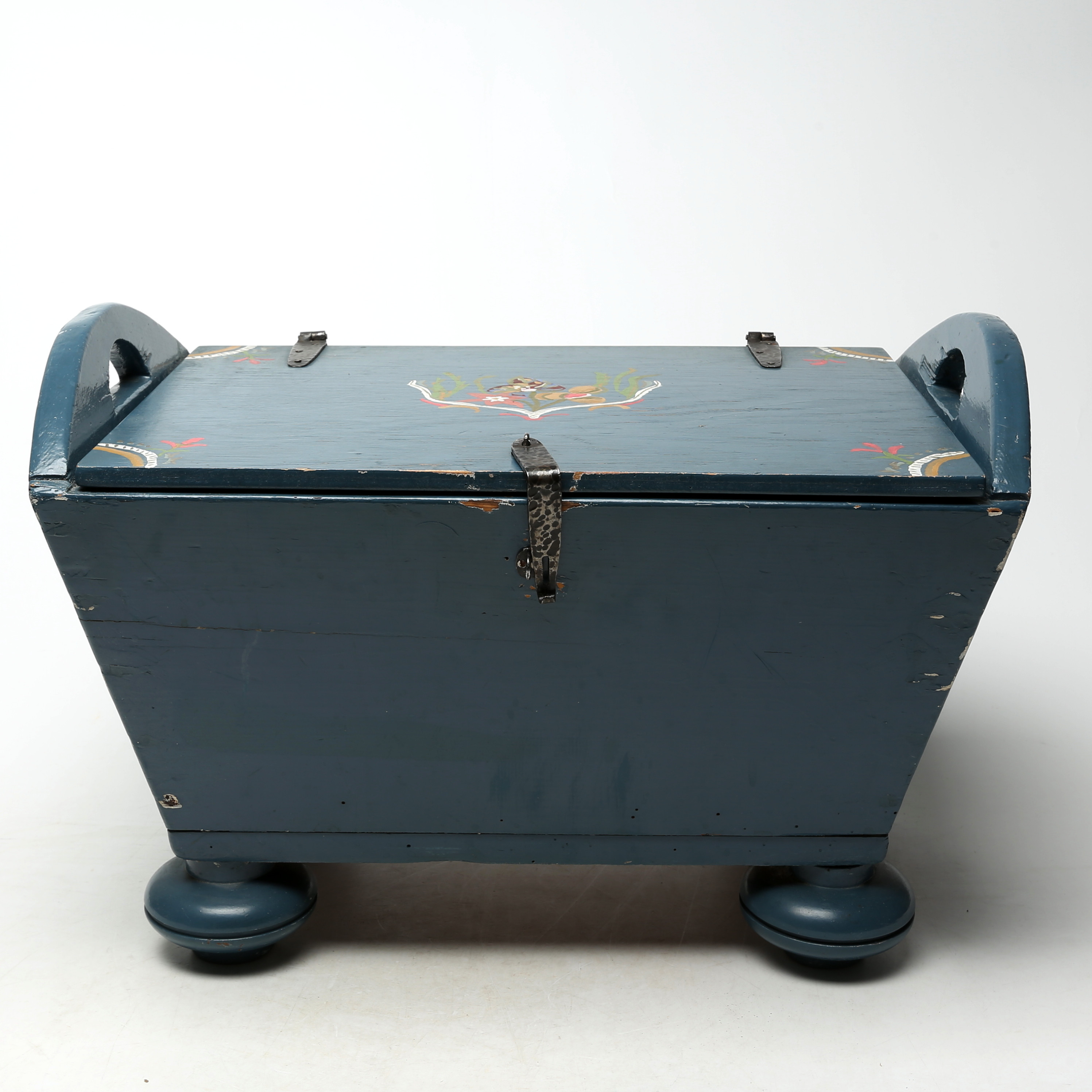 SYSKRIN, trä, bemålad, allmogestil.