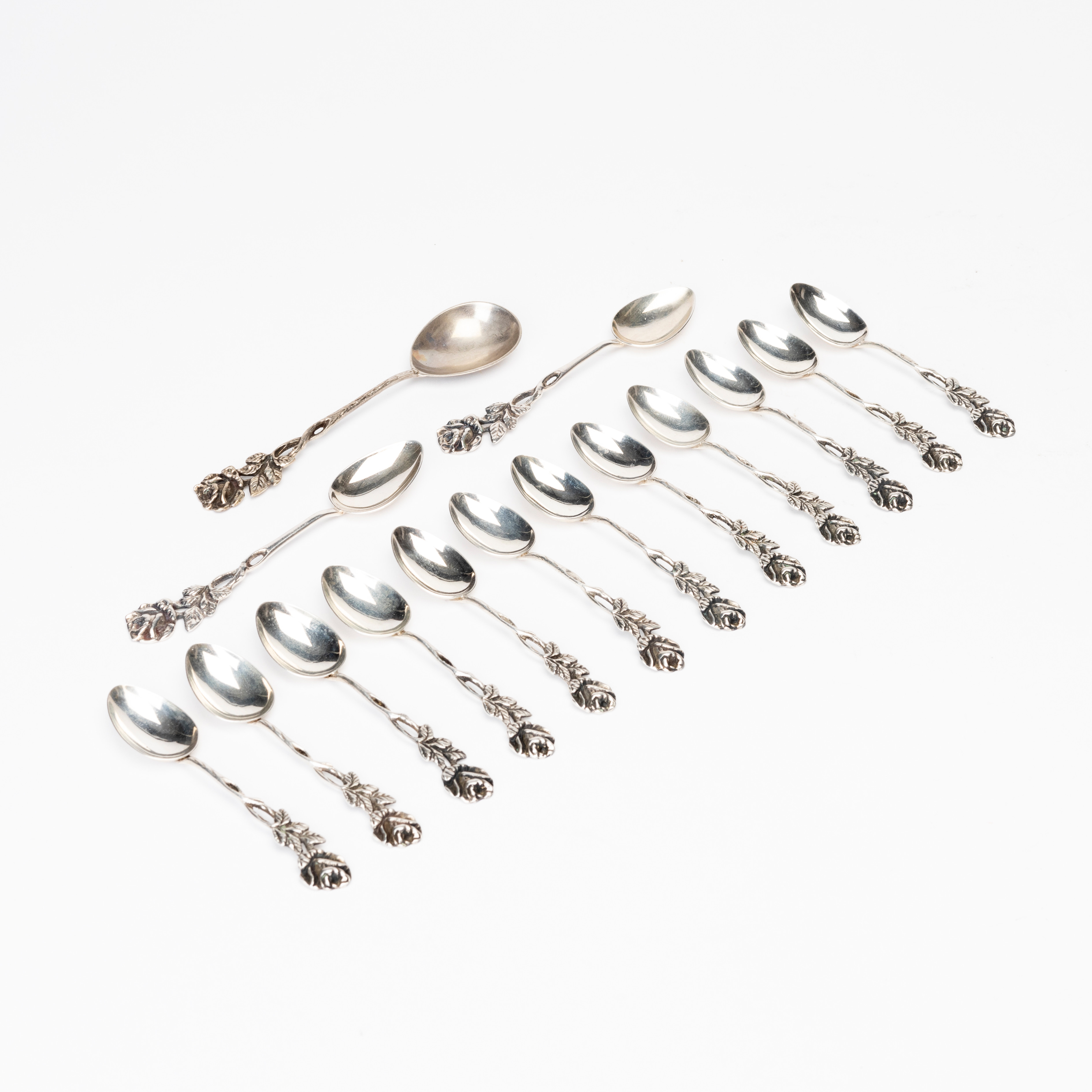 MOCCASKEDAR, 12 st samt SKEDAR 2+1 st, silver, mestadels GEWE, Sverige, 1900-tal.