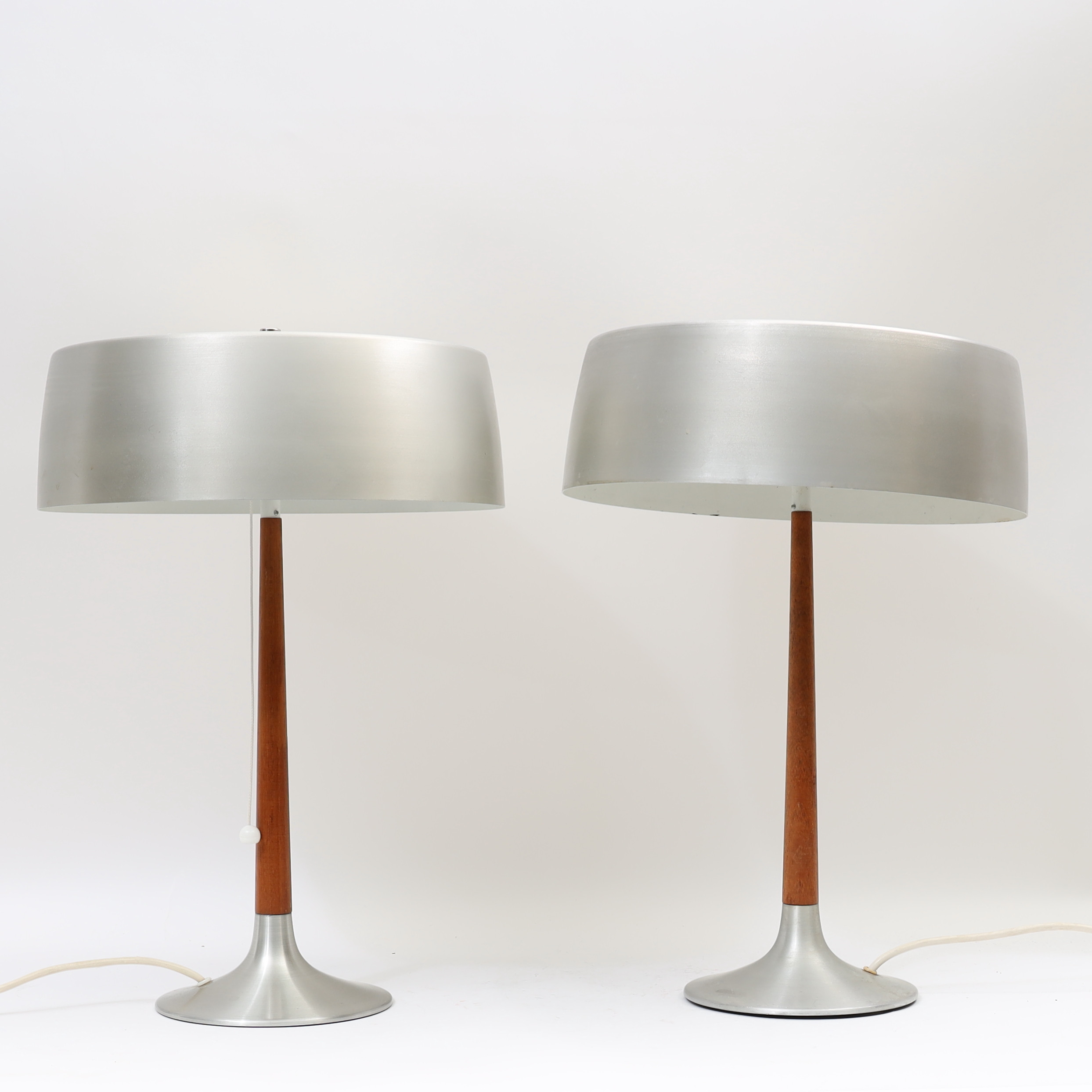 SVEND AAGE HOLM-SØRENSEN. Bordslampor ett par ,aluminium och rosenträ Holm, ASEA, mod.1349, 1960-tal.
