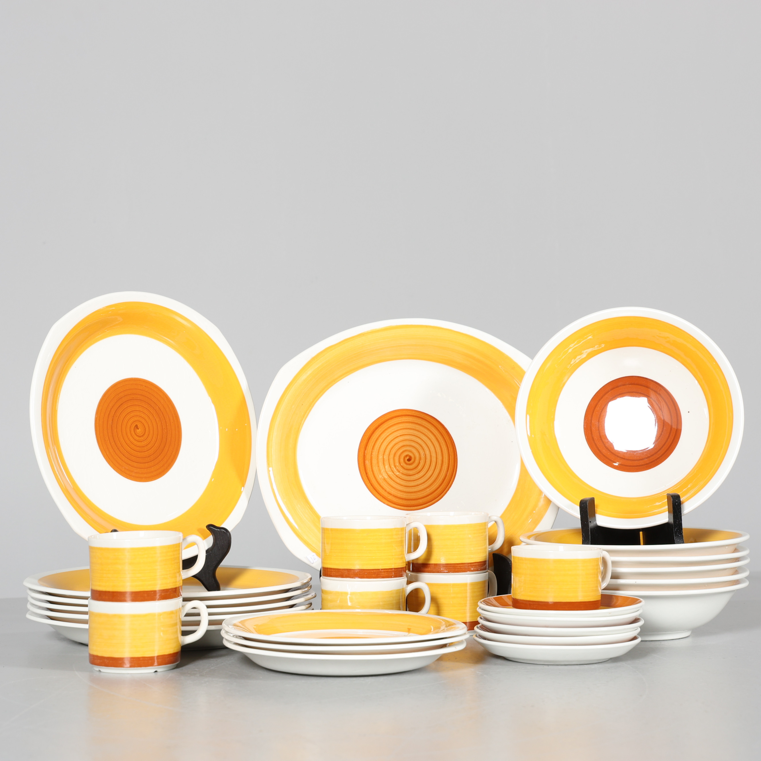 HELMER RINGSTRÖM. SERVISDELAR, 28 stycken, porslin, "Stina", Gefle.