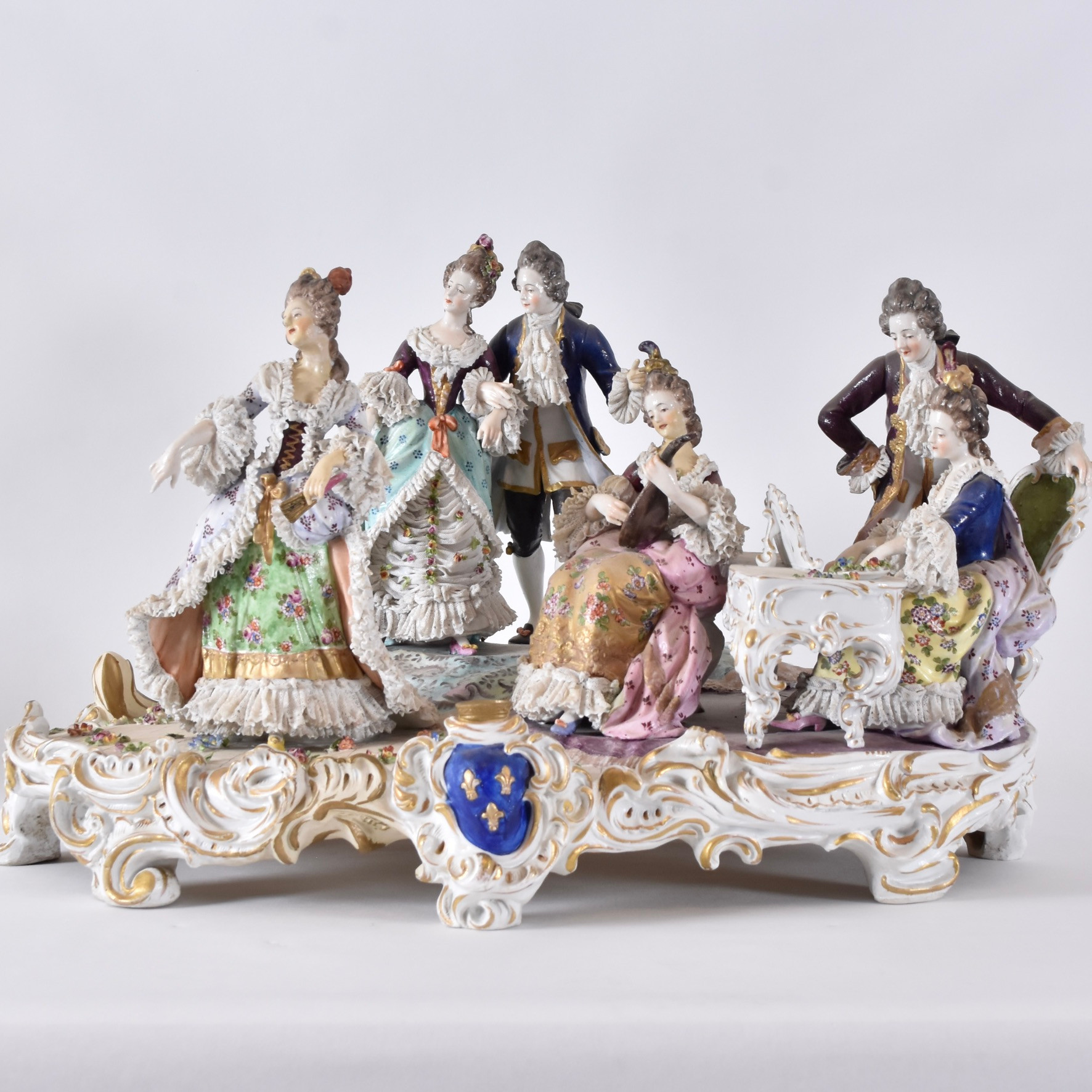 FIGURGRUPP, delvis bemålat porslin, Friedrich Christian Greiner & Söhne, Rauenstein.