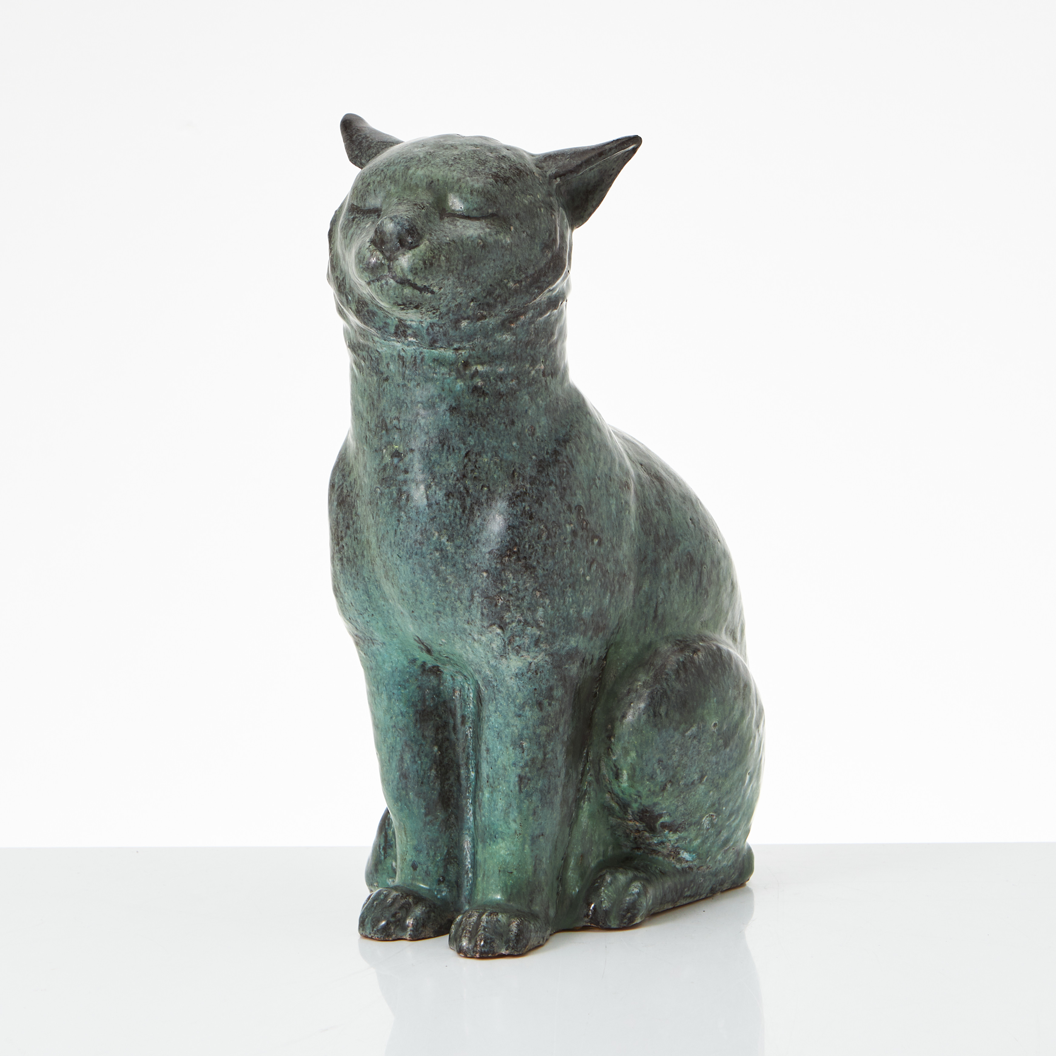 HILDUR  HAGGÅRD. (Sverige, 1885-1958). Figurin, lergods, 1920/30-tal, signerad Haggård.