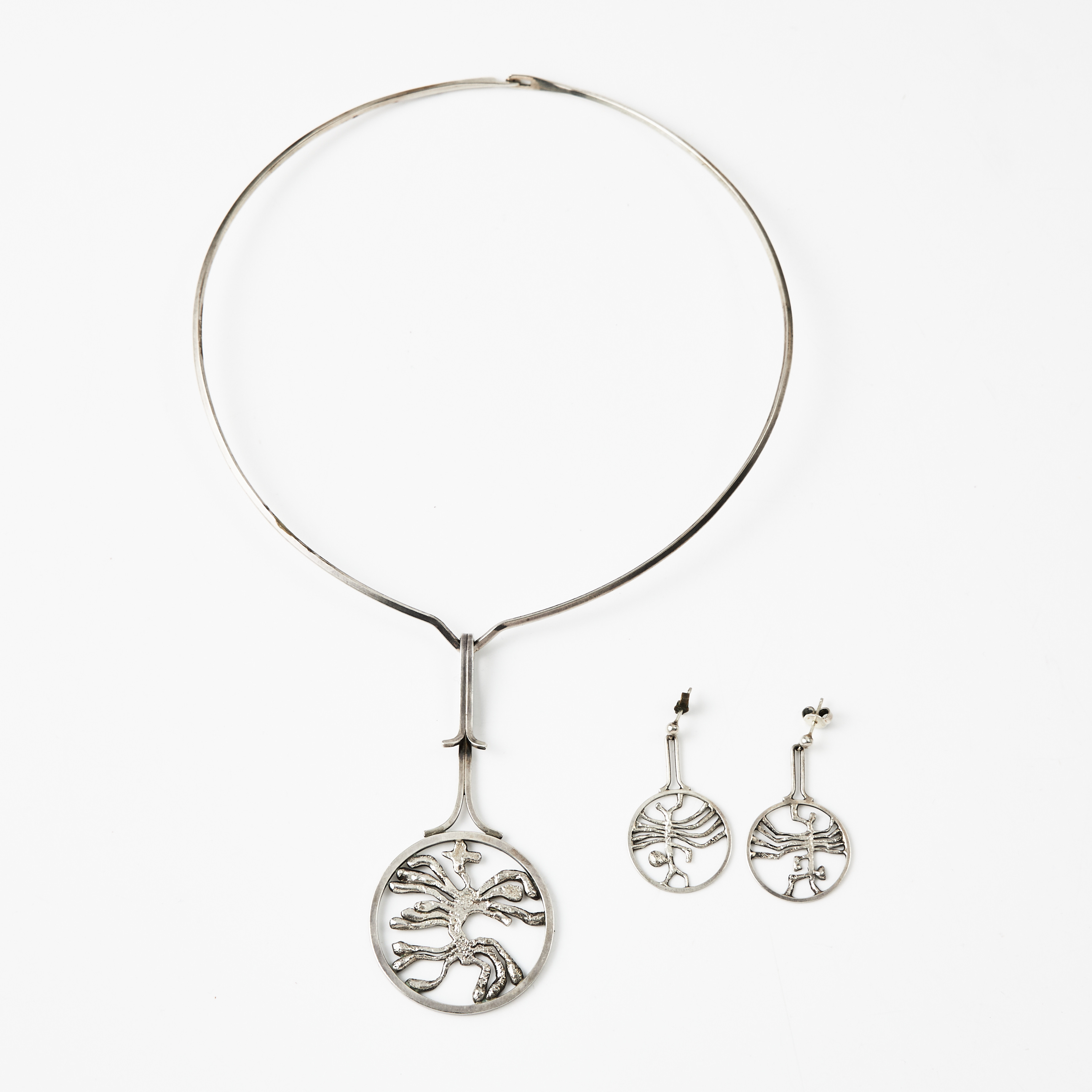 HALSRING MED HÄNGE och ÖRHÄNGEN , hänge och örhängen i silver av firma Gunnar Eriksson, Leksand 1972, ring i sterlingsilver av Paula Häiväoja, Kaunis Koru 1998.