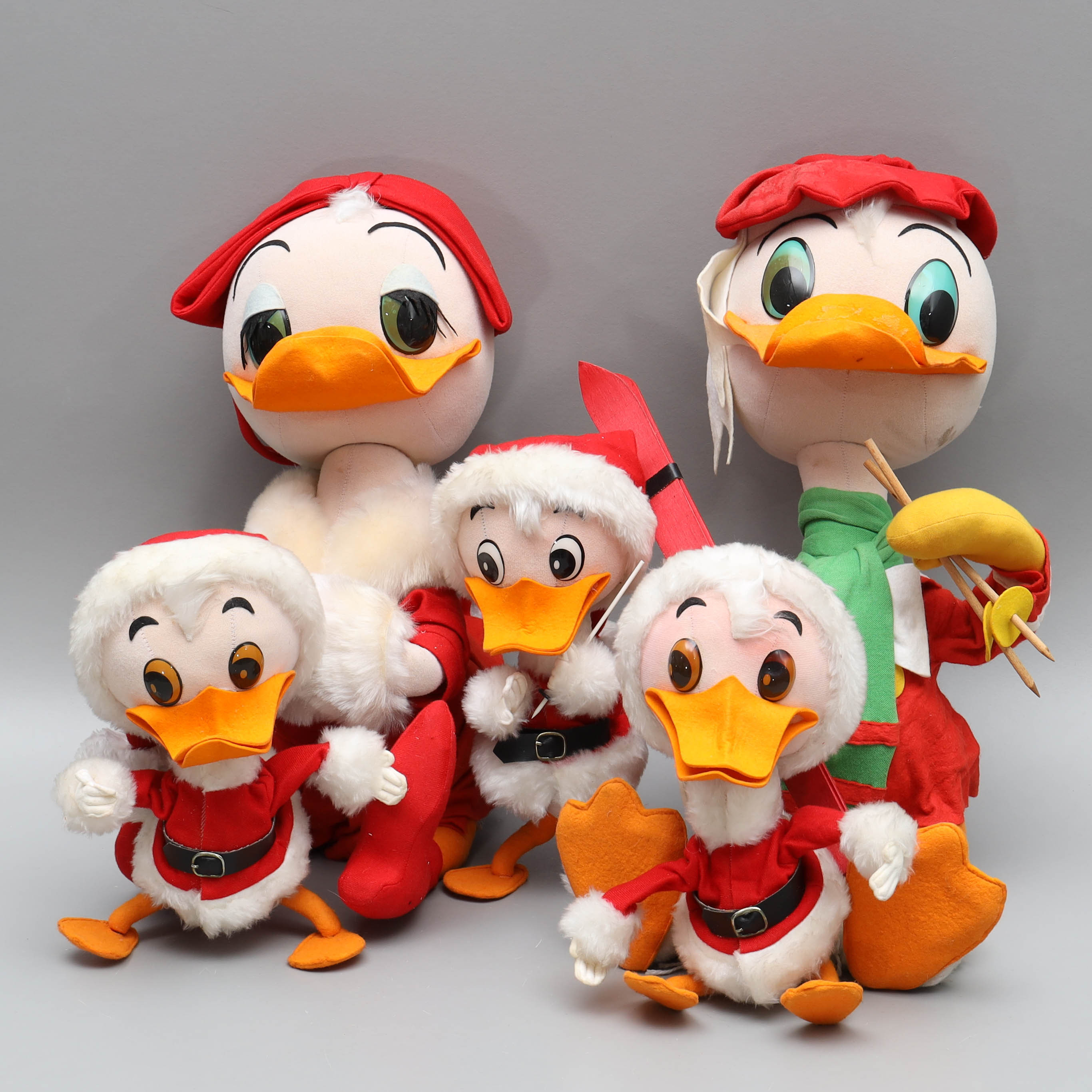 DISNEYFIGURER, 5 delar, "Kalle Anka med familj", Lars Schio, Italien.