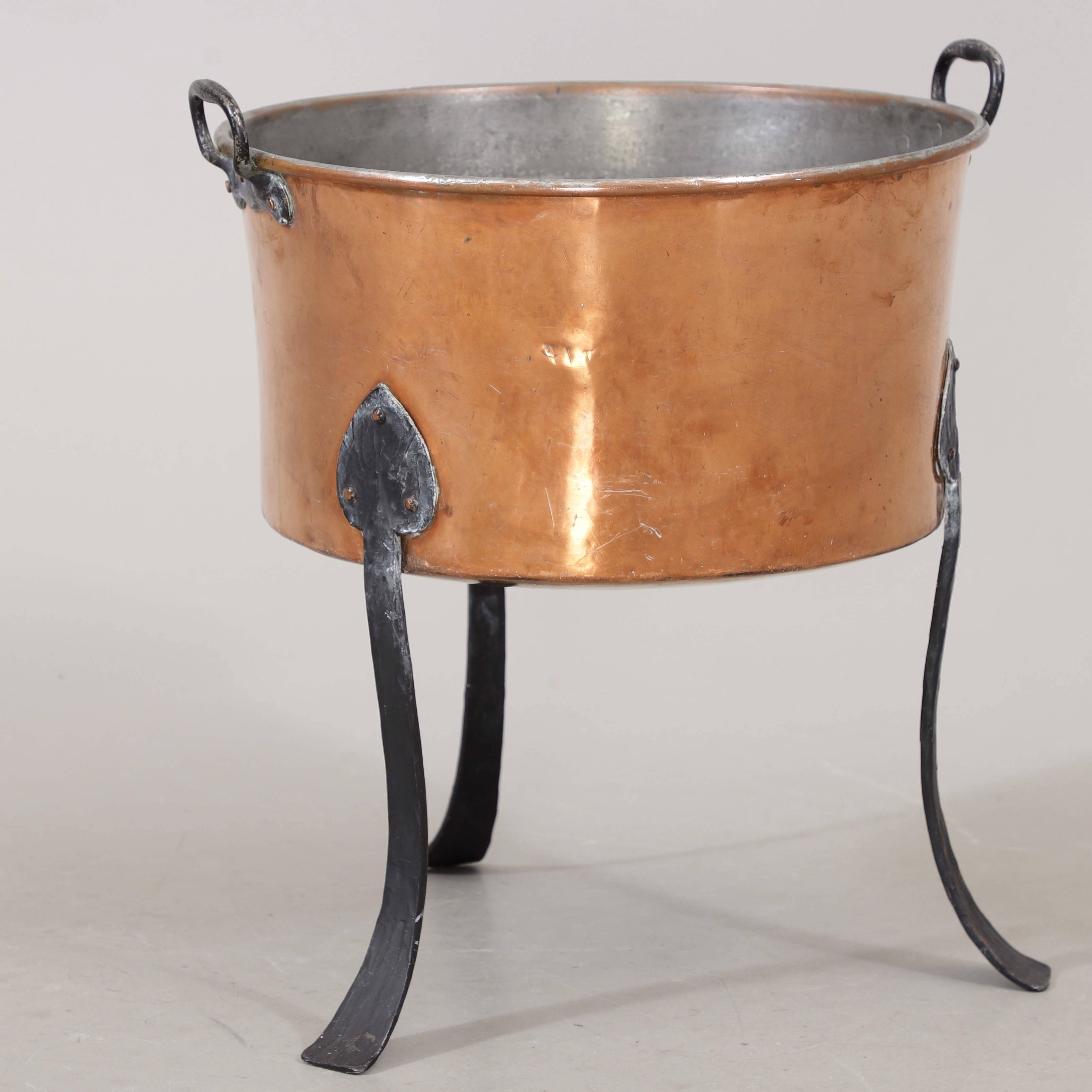 GRYTA på 3 ben, koppar, allmoge, 1800-tal.