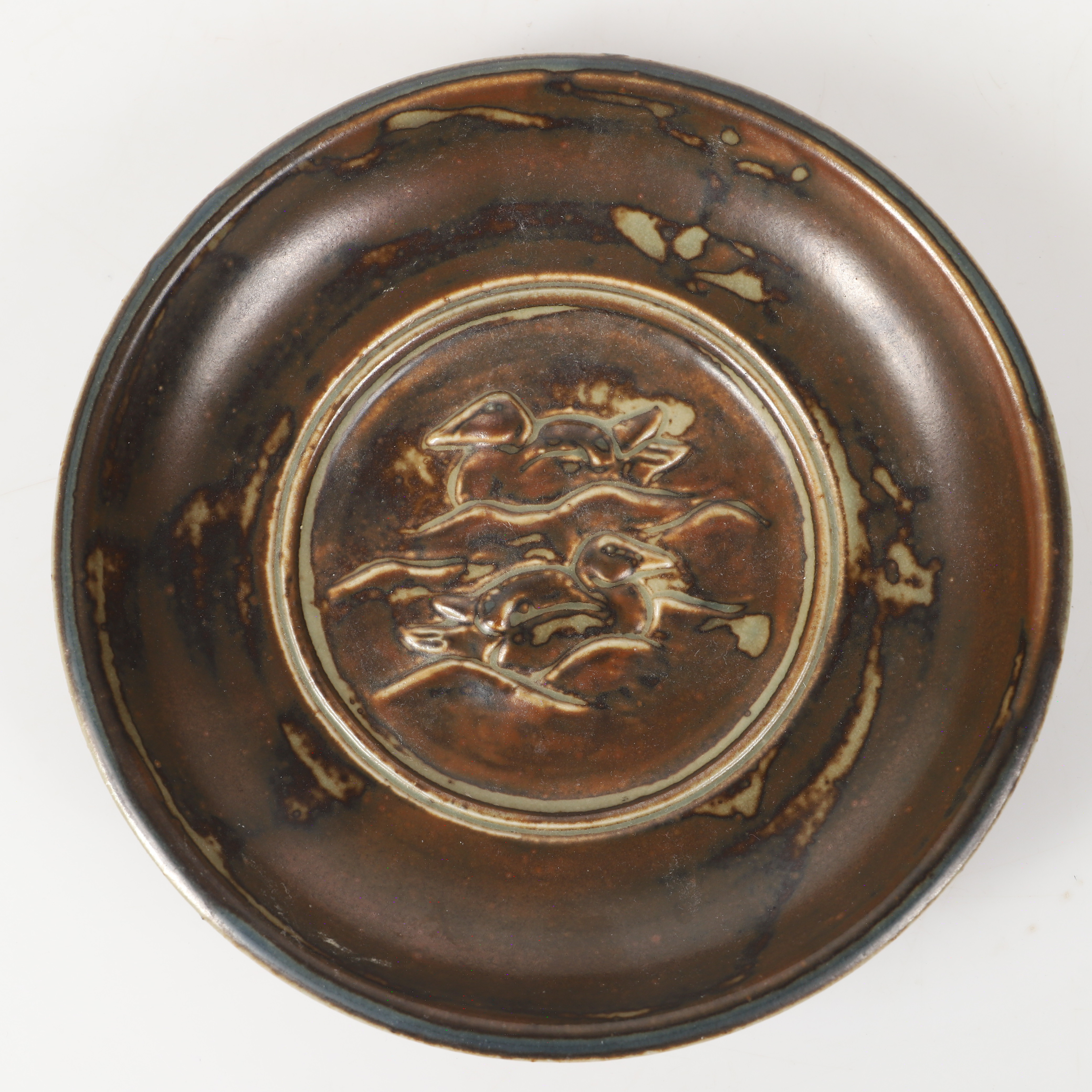 KNUD KYHN. Fat, porslin med dekor av ejdrar, Royal Copenhagen, Danmark.