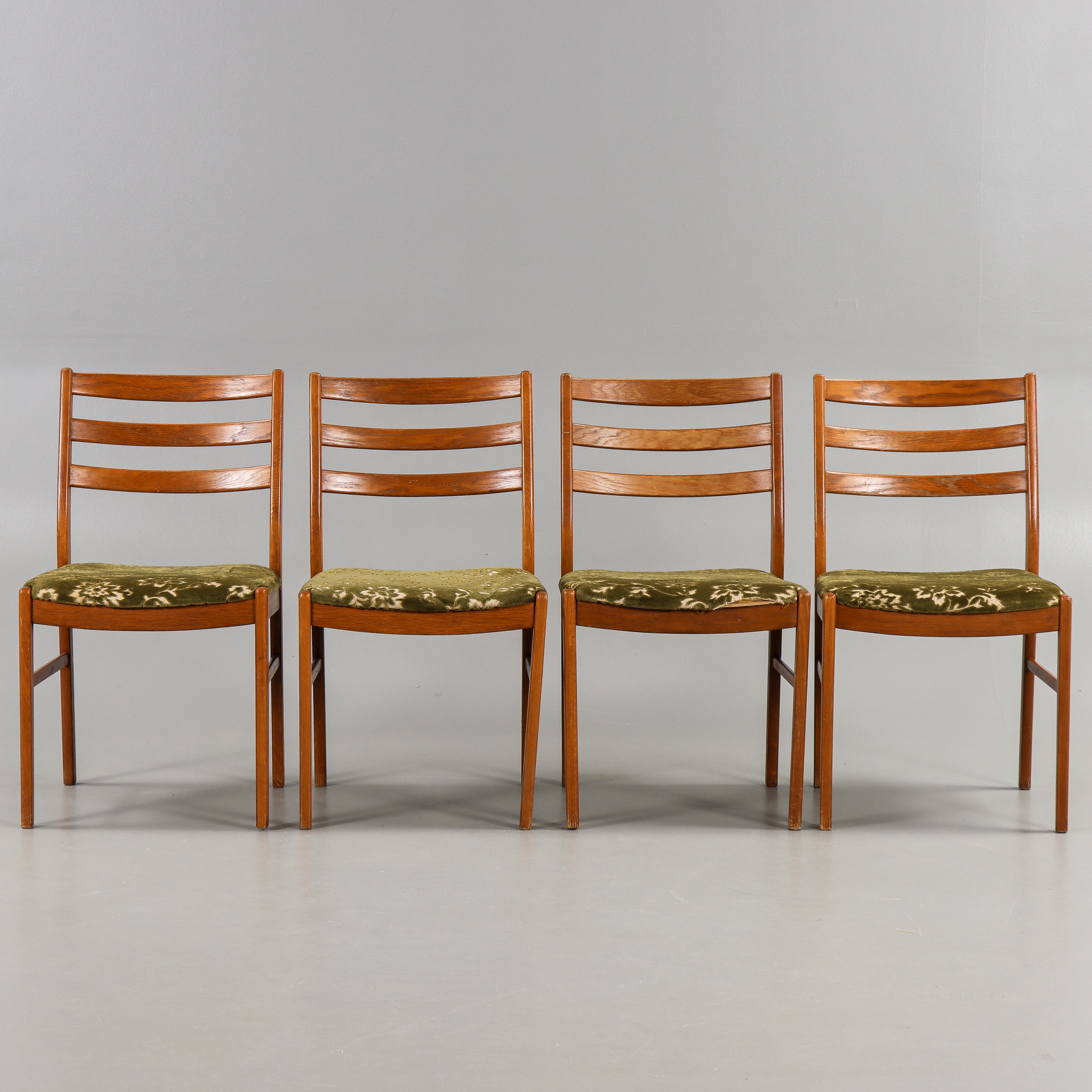 STOLAR 4 stycken, betsad ek, 1960-tal.