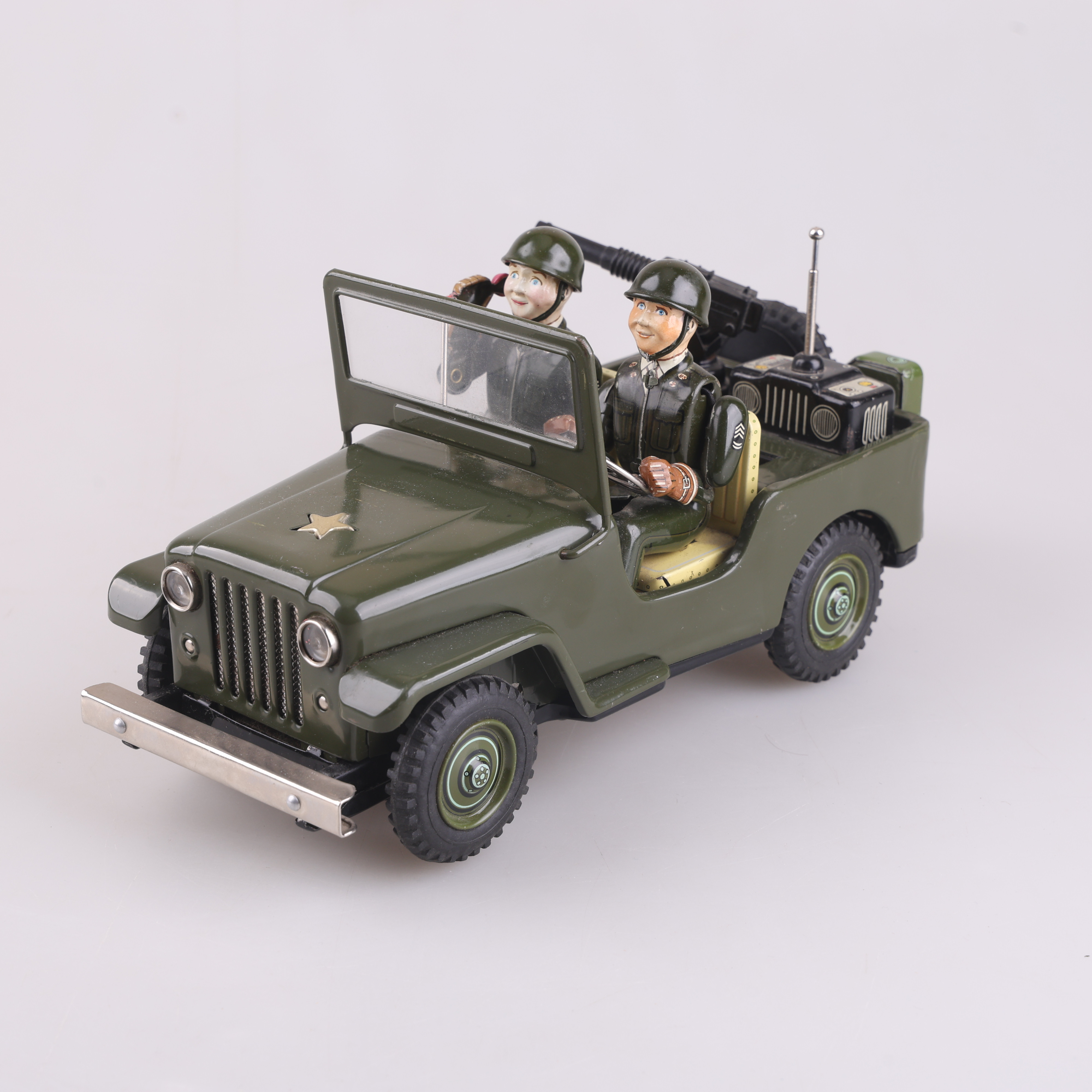 LEKSAKBIL, militärjeep, Modern Toys, plåt, batteri, Japan, 1950/60-tal.