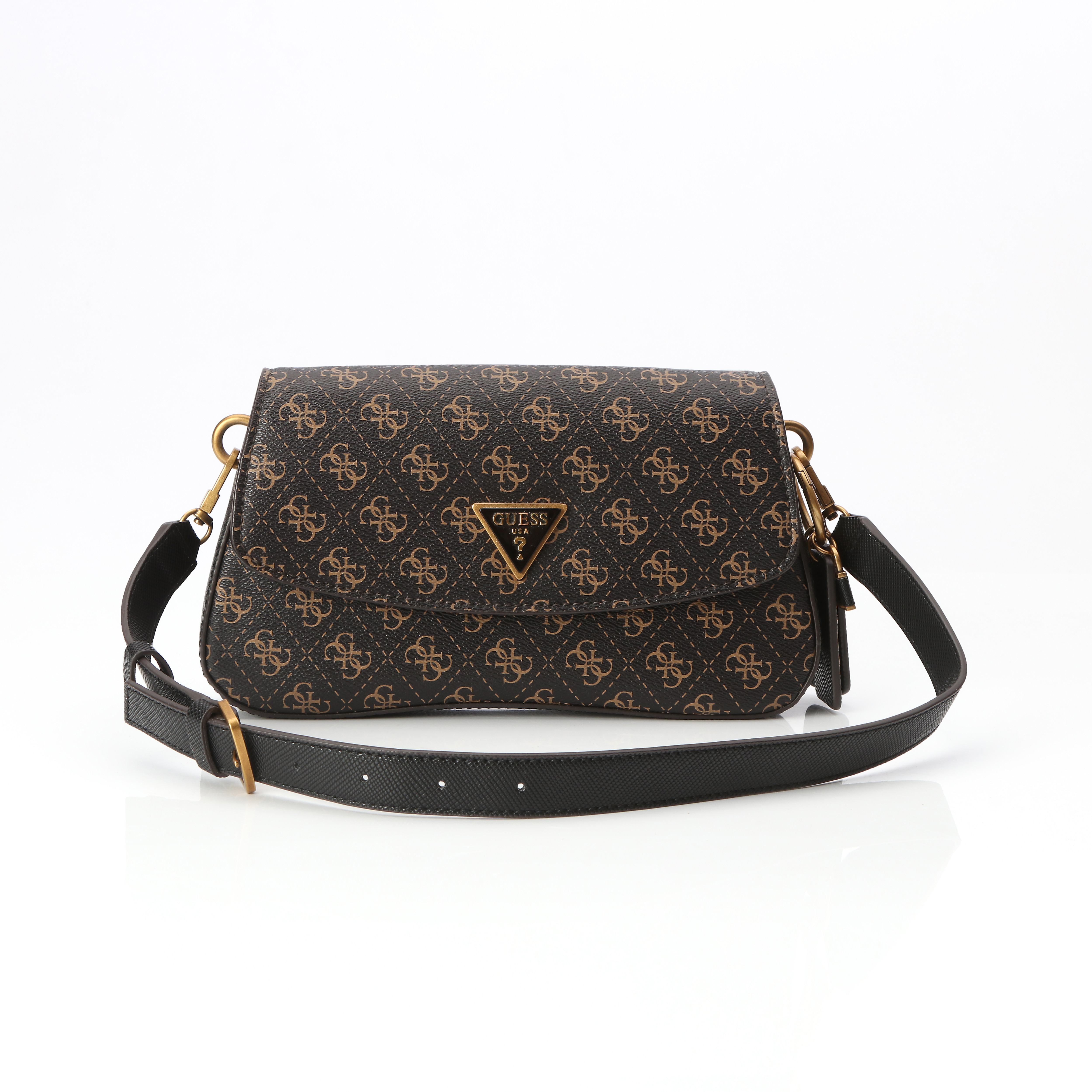 GUESS, axelremsväska. Läderimitation med detaljer i gulmetall. Insida fodrad i bomull, flertallet fack, varav två med dragkedja. Märkt Guess.