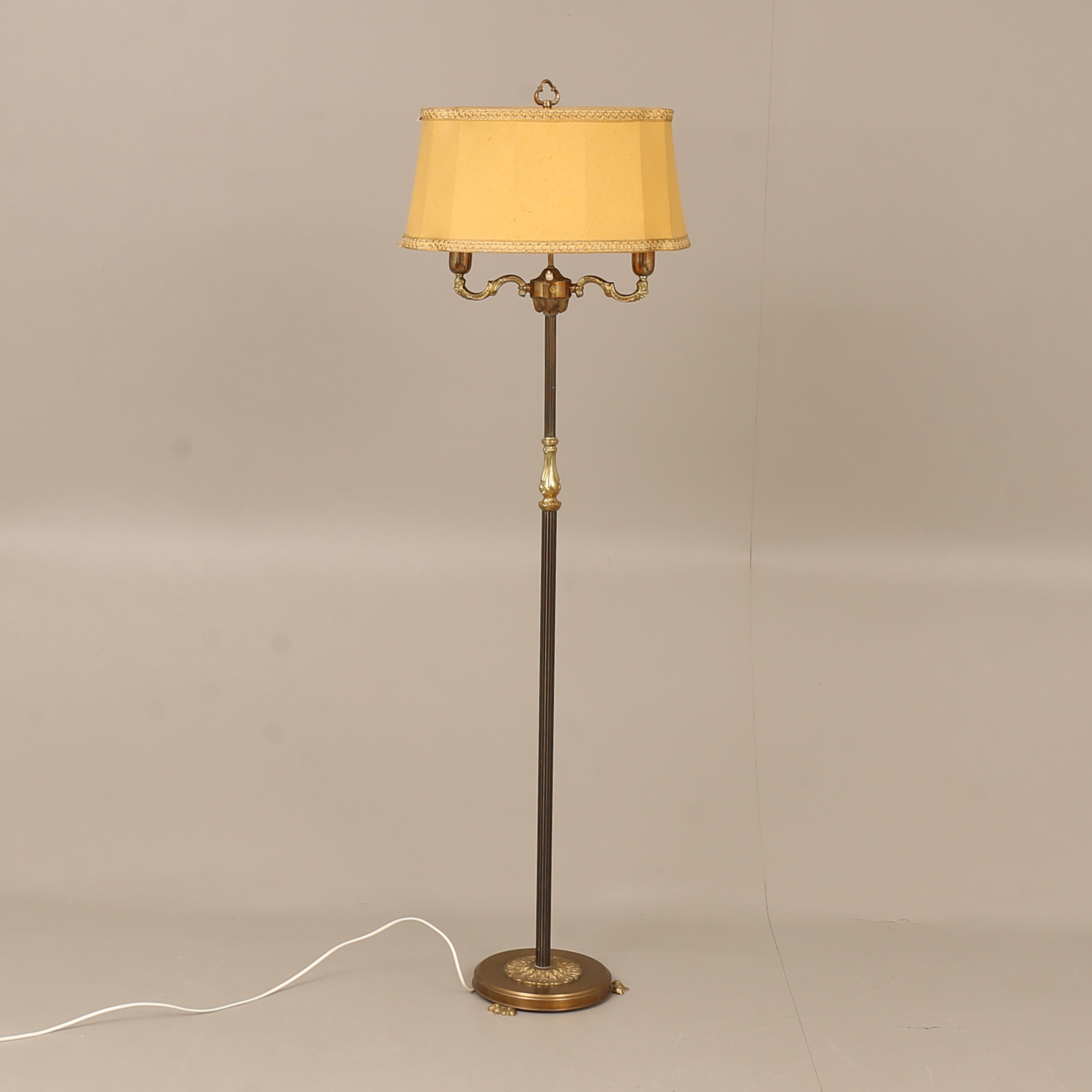 GOLVLAMPA, metall, mässing, 1900-talets mitt.