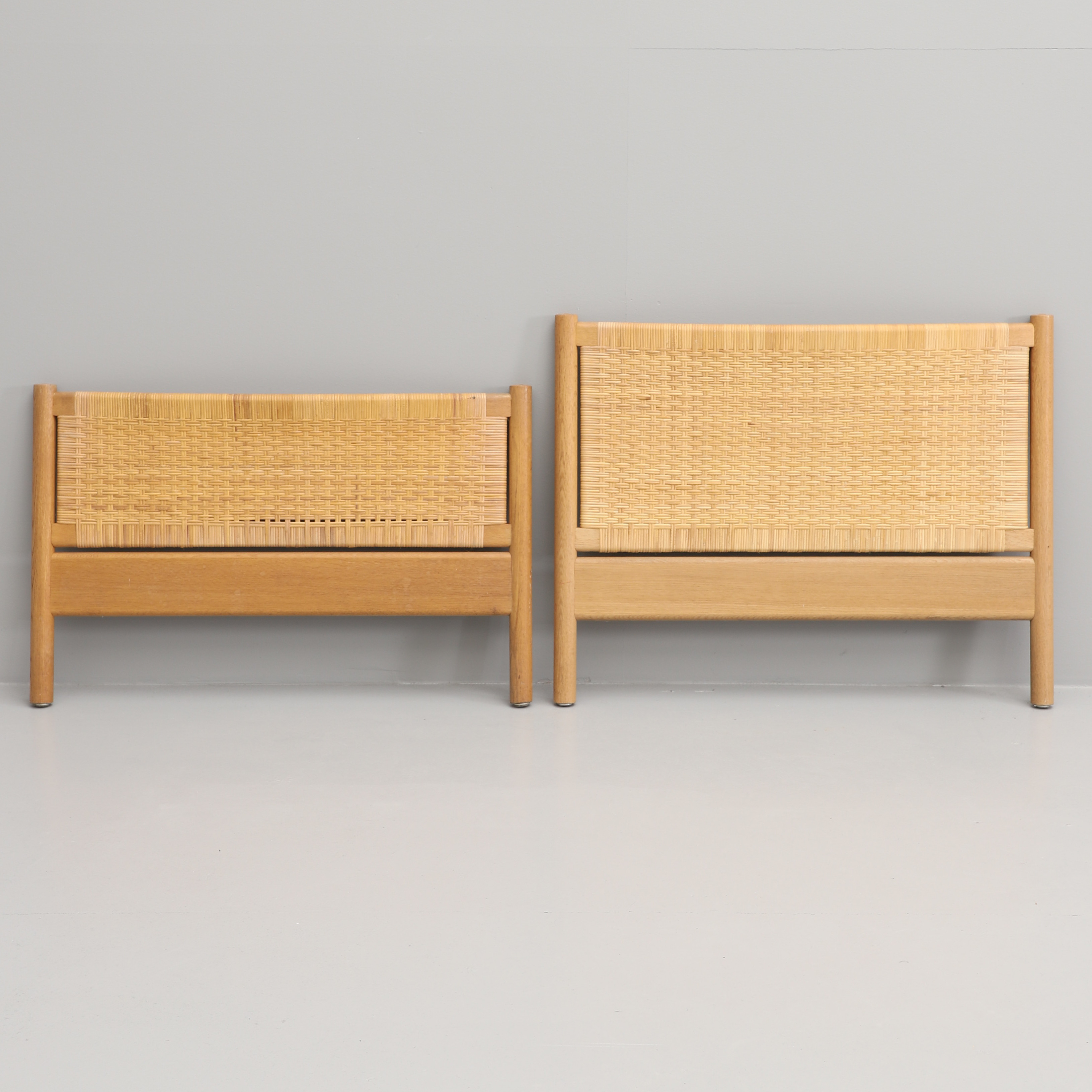 SÄNGGAVEL, 2 delar, rotting, Danmark 1900-talets andra hälft.