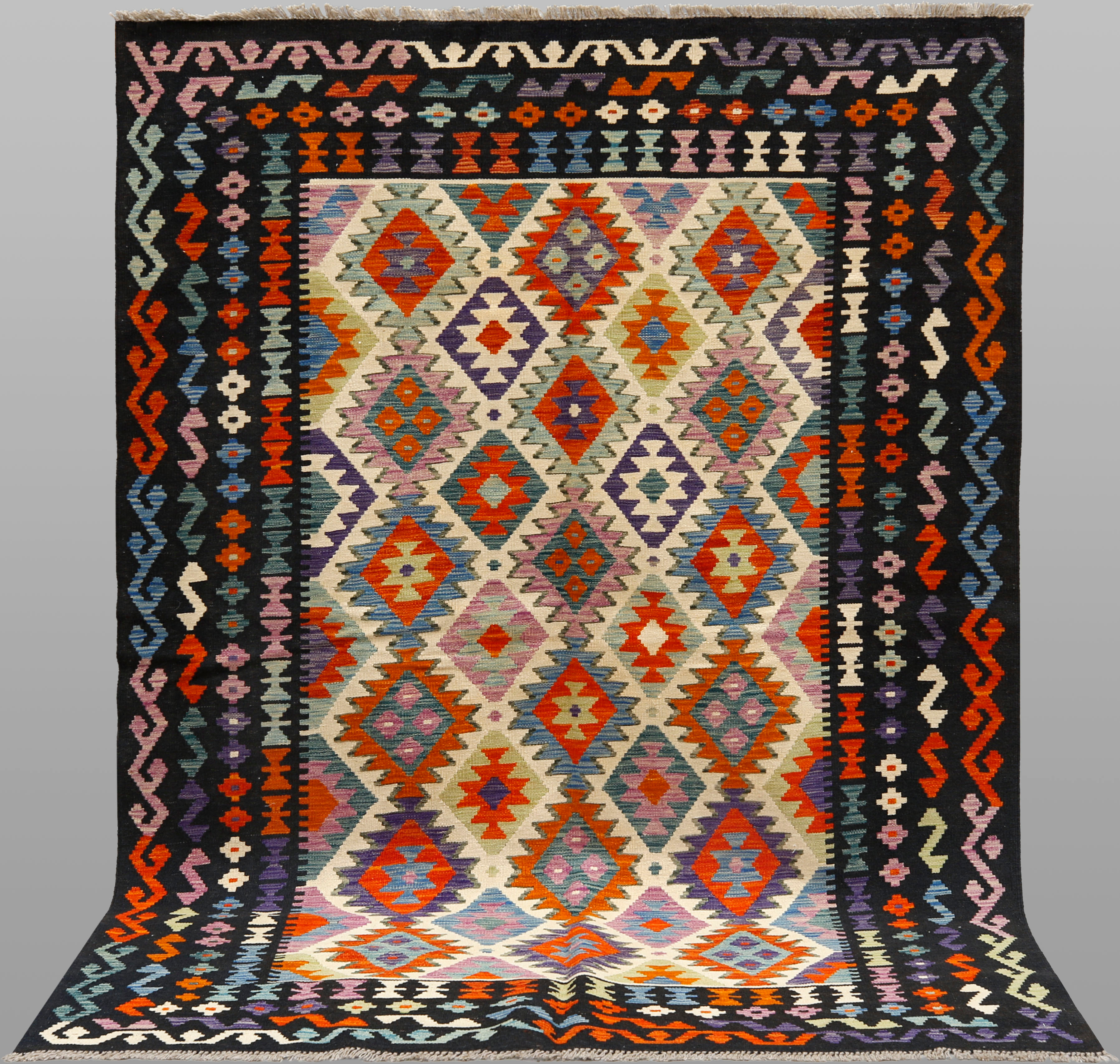 MATTA. Kelim klassisk design, 245 x 173 cm.