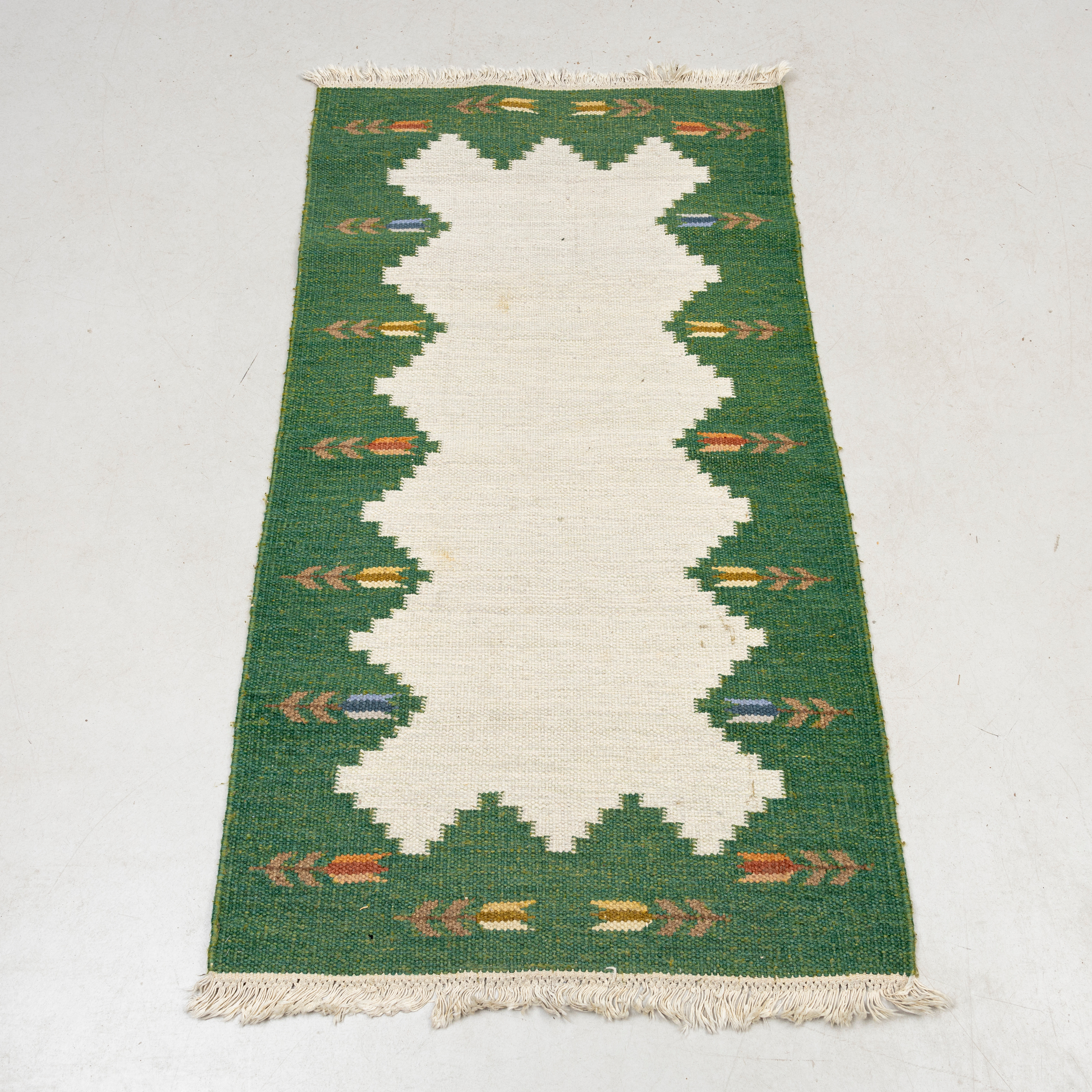 MATTA, röllakan, osignerad, ca 154 x 85 cm.