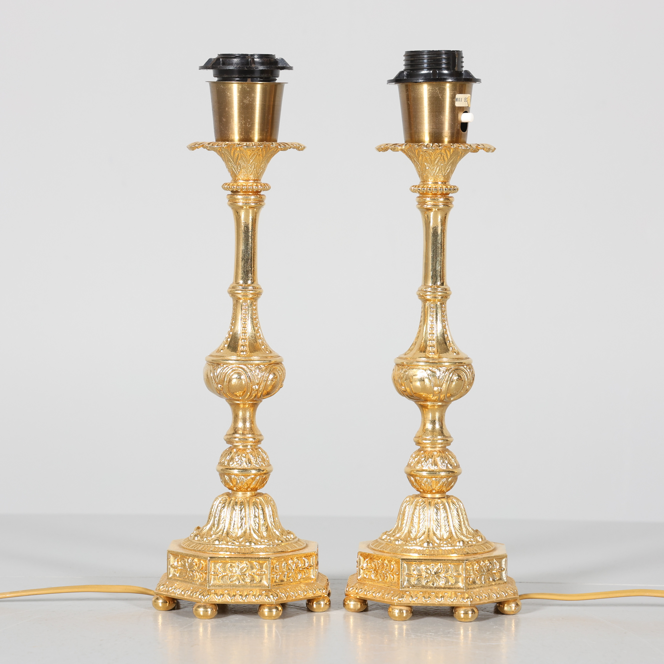 BORDSLAMPOR, ett par, metall, märkta "BL-11" 1900-talets andra hälft.