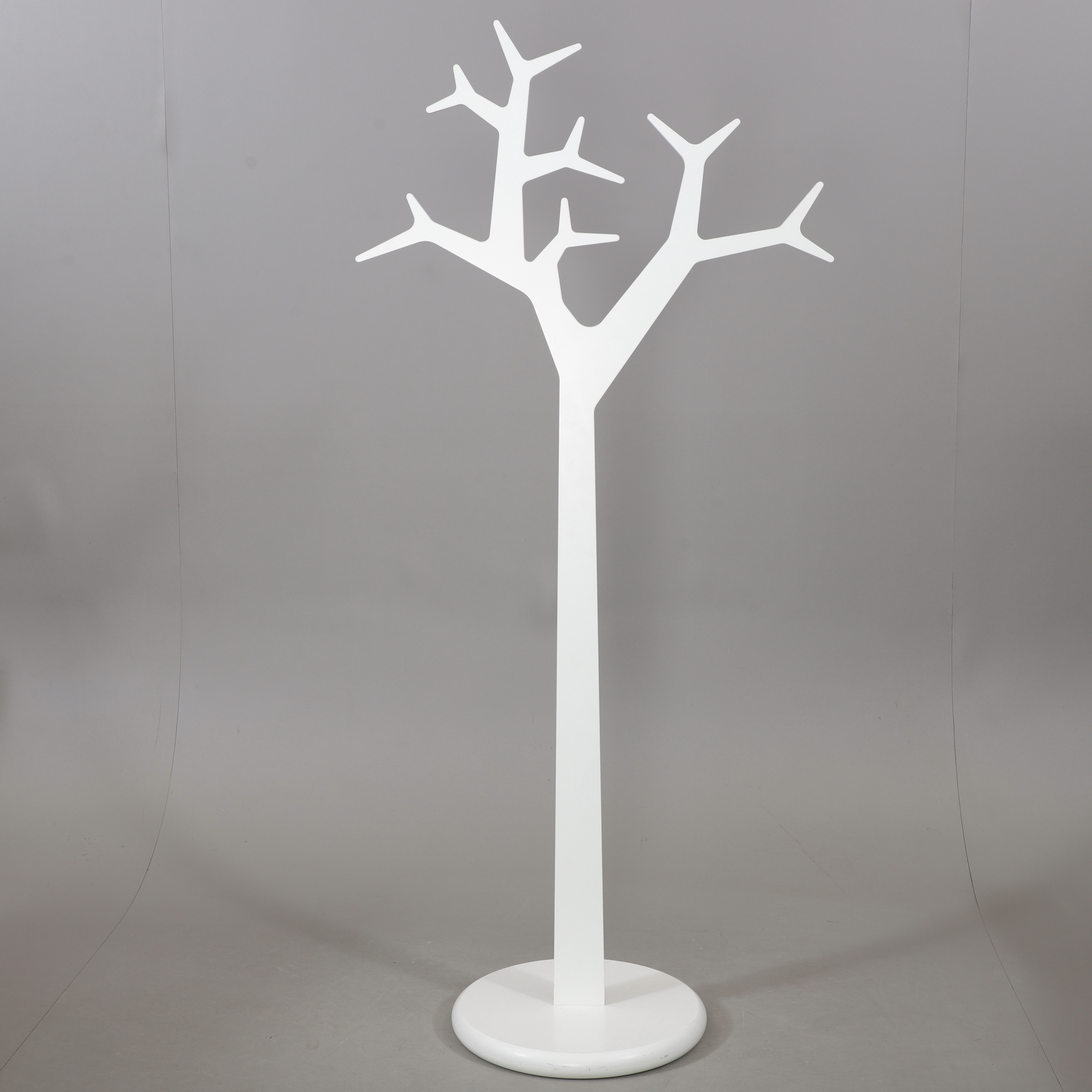 MICHAEL YOUNG & KATRIN PETURSDOTTIR. Klädhängare, trä, Swedese, 2000-tal.