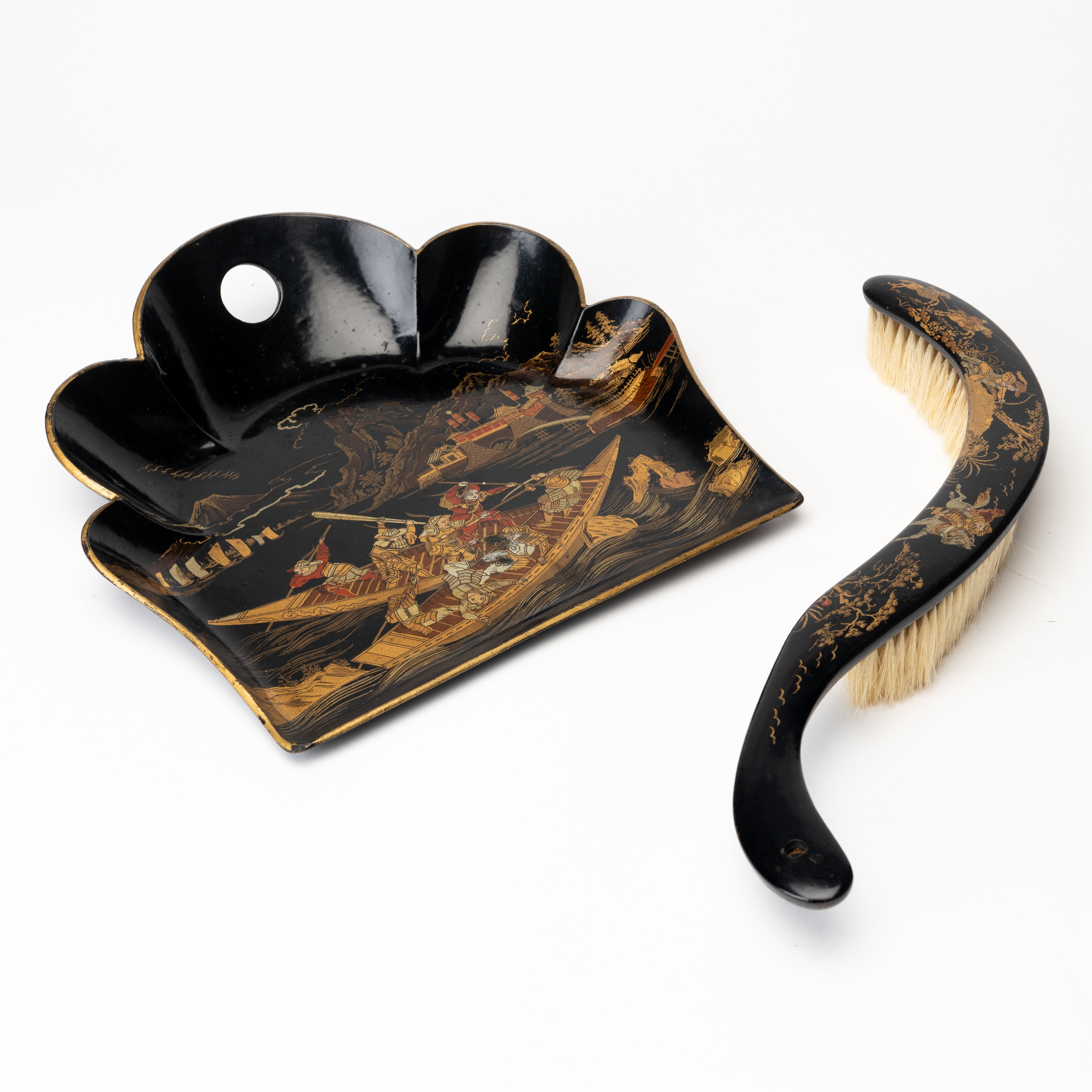 BORSTE MED SKYFFEL, lackarbete, Kina, 1900-talets början.