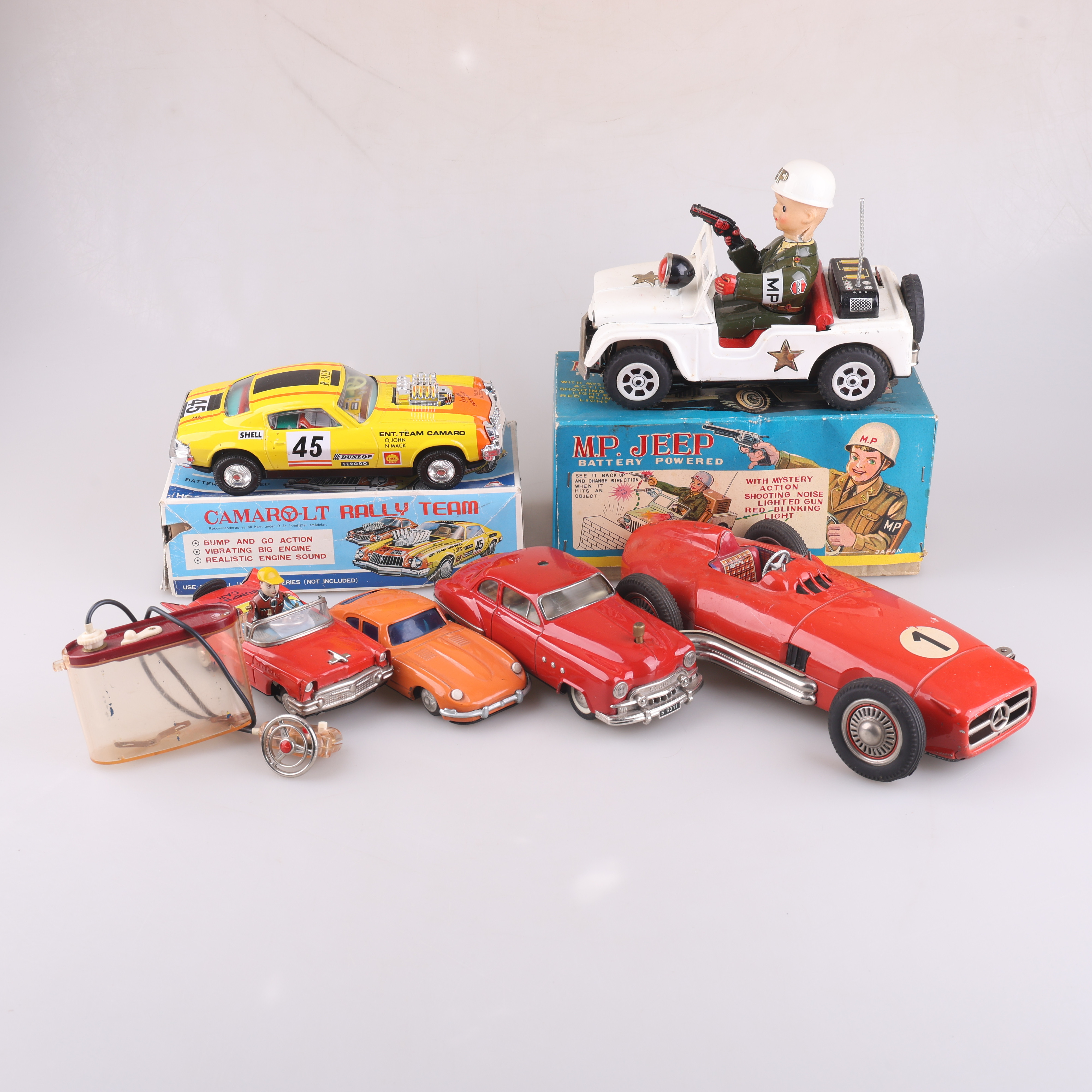 LEKSAKSBILAR, 6 delar, plåt, 1950/70-tal.