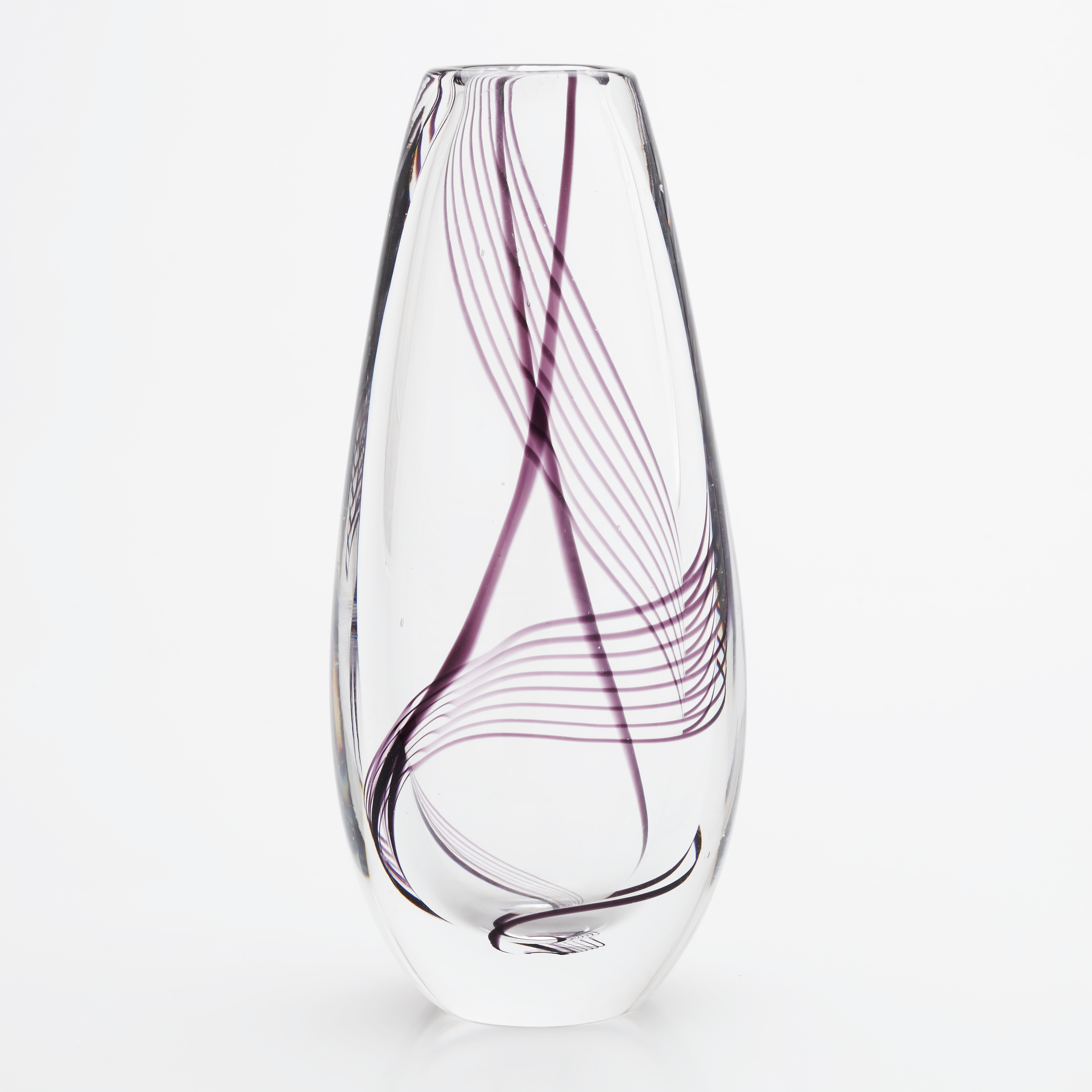 VICKE LINDSTRAND. Vas, glas, Kosta, signerad.