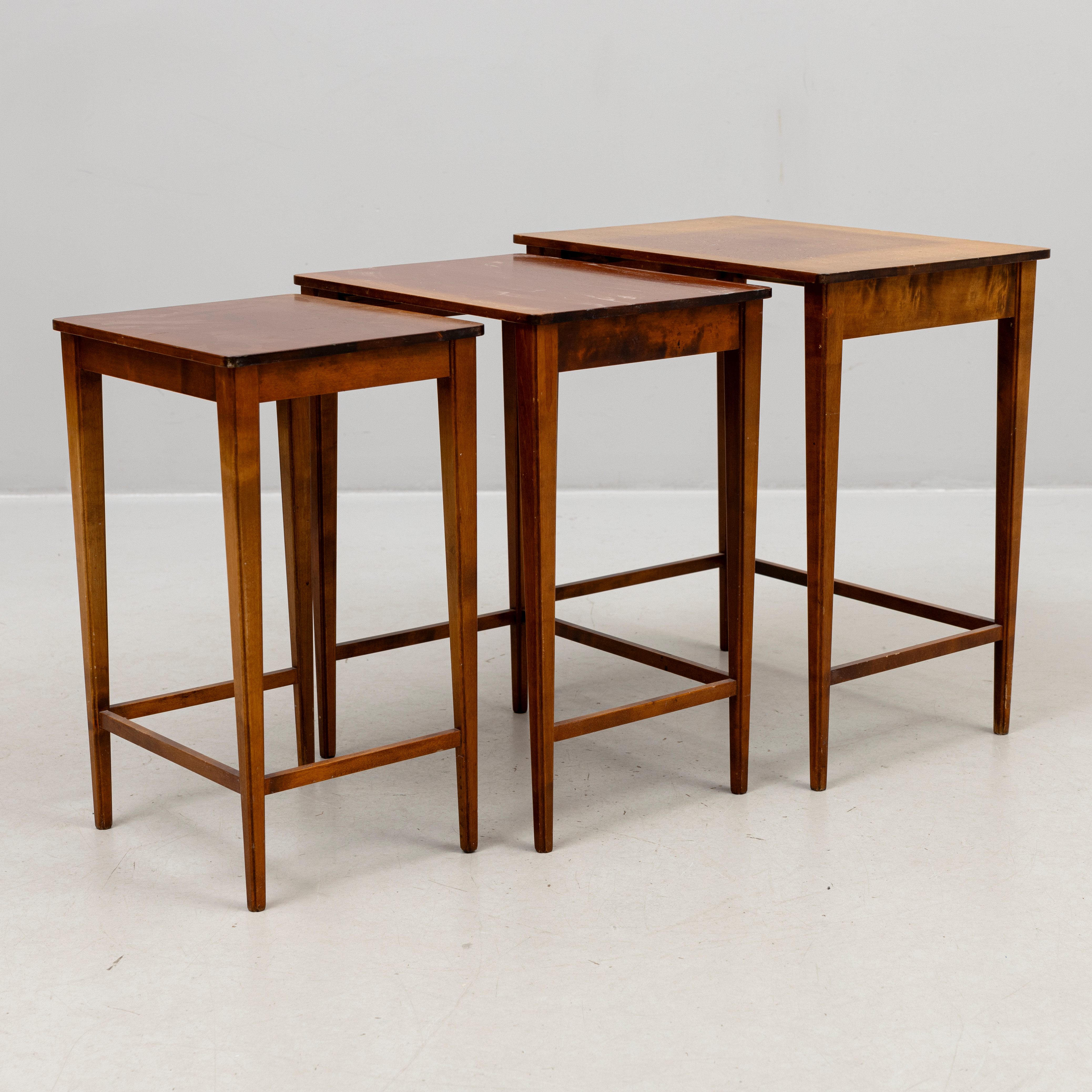 SATSBORD, 3 delar, mahogny, brickmärkt, Nordiska Kompaniet, NK, 1900-talets mitt.